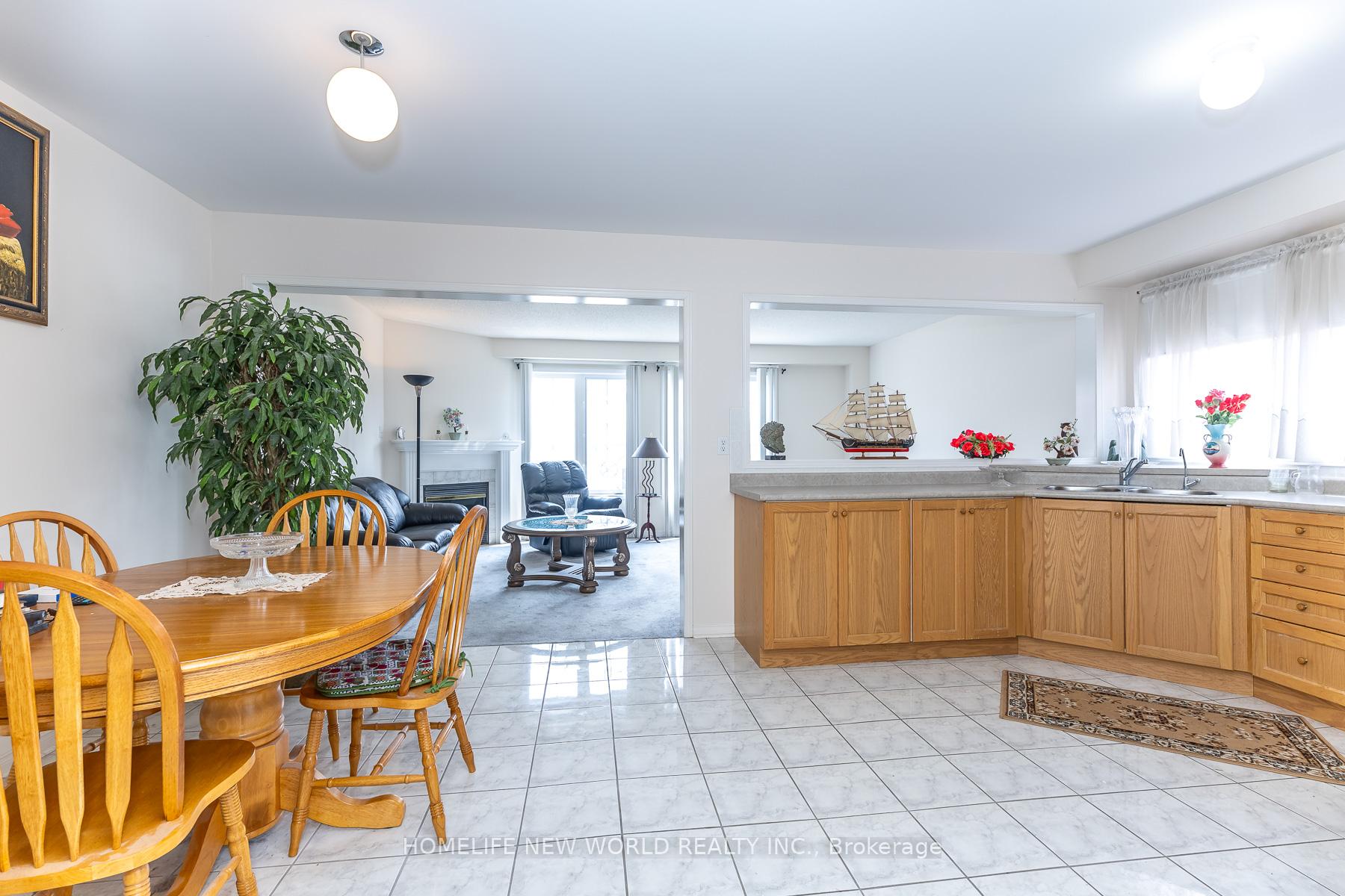 Photo 13 of 12 Touchstone Drive, North York, Brookhaven-Amesbury — HOMEH