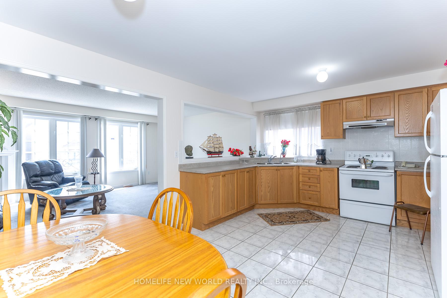 Photo 14 of 12 Touchstone Drive, North York, Brookhaven-Amesbury — HOMEH