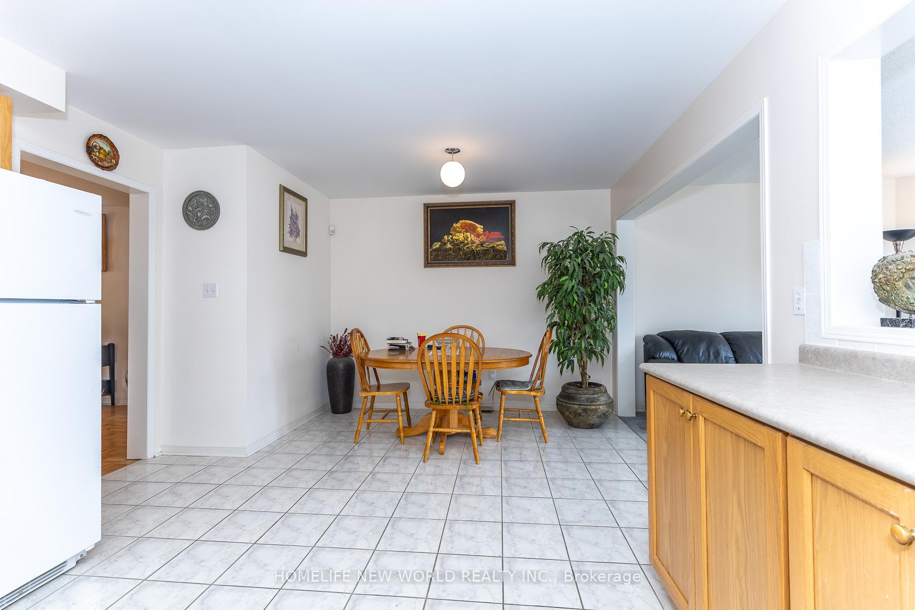 Photo 15 of 12 Touchstone Drive, North York, Brookhaven-Amesbury — HOMEH