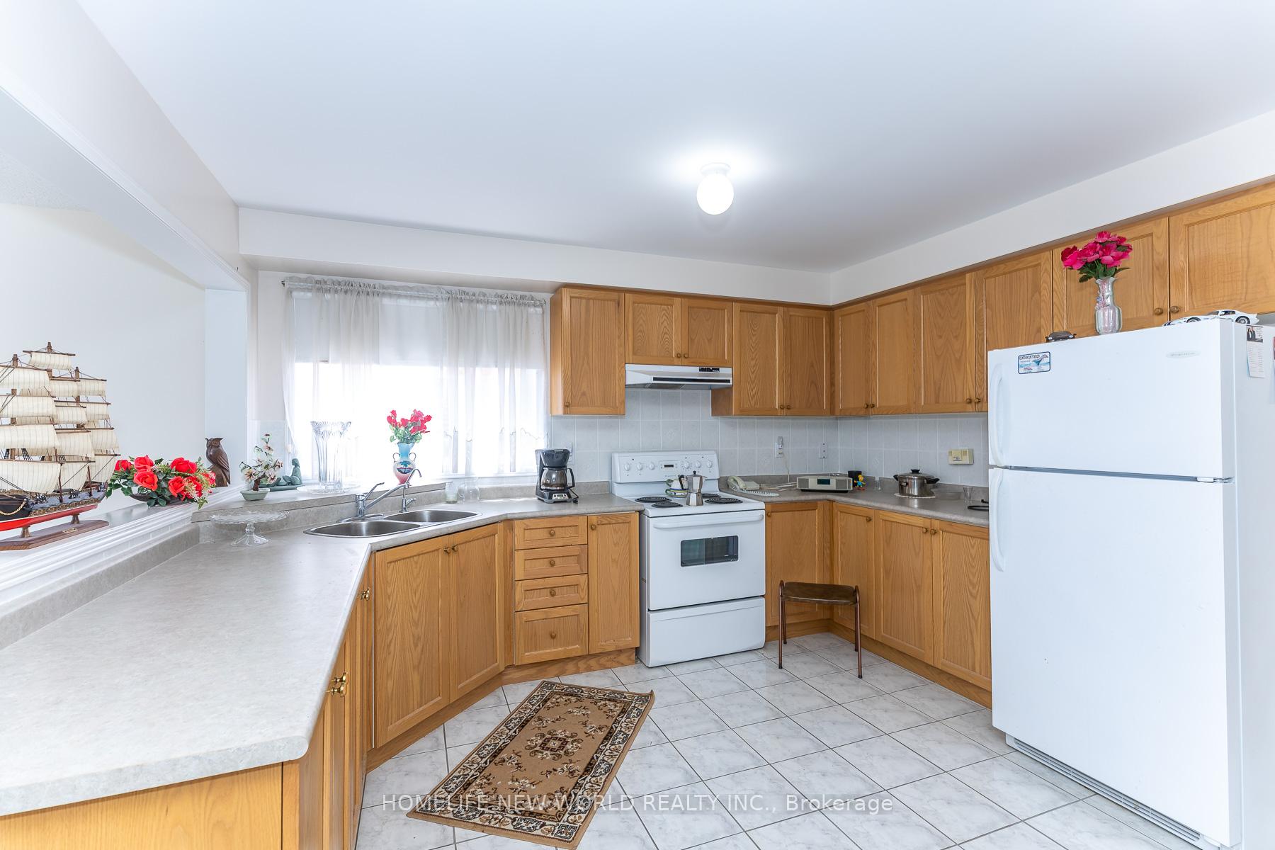 Photo 16 of 12 Touchstone Drive, North York, Brookhaven-Amesbury — HOMEH