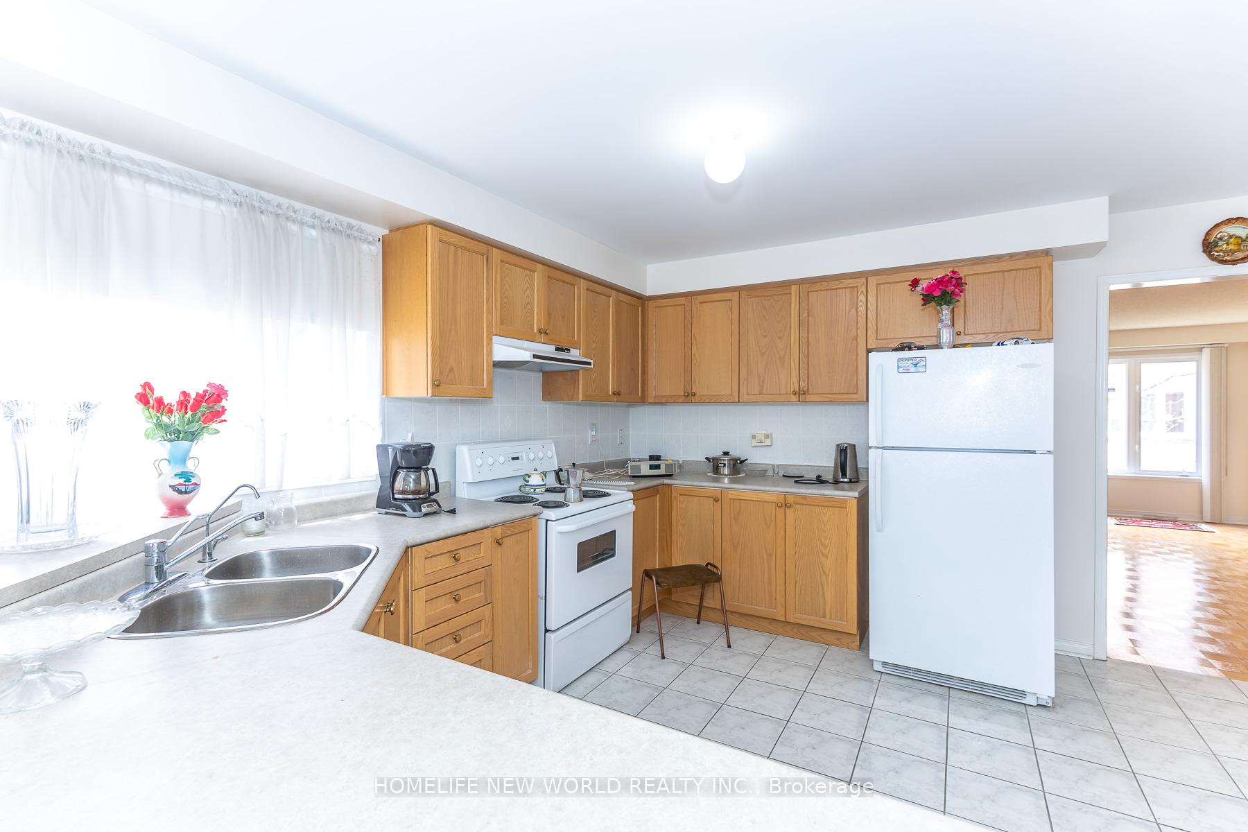 Photo 18 of 12 Touchstone Drive, North York, Brookhaven-Amesbury — HOMEH