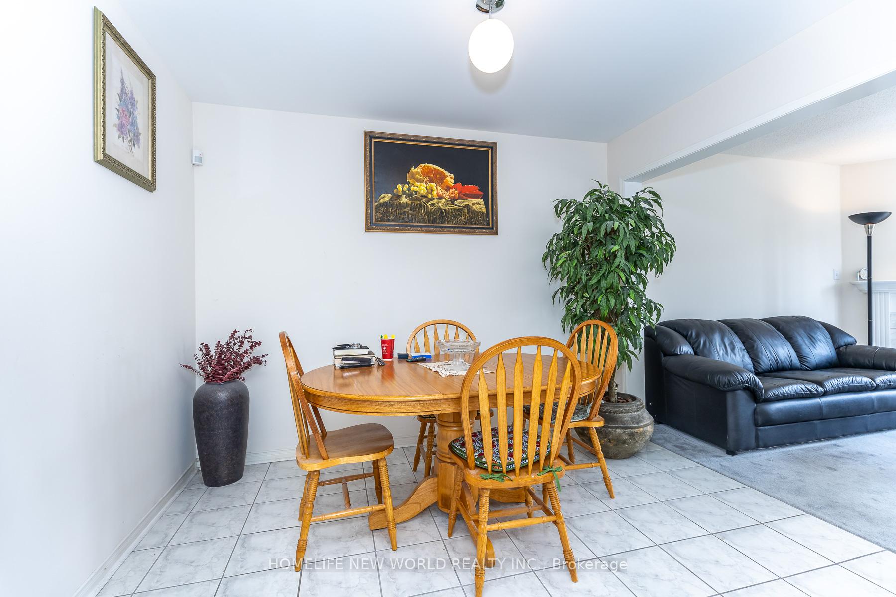 Photo 19 of 12 Touchstone Drive, North York, Brookhaven-Amesbury — HOMEH