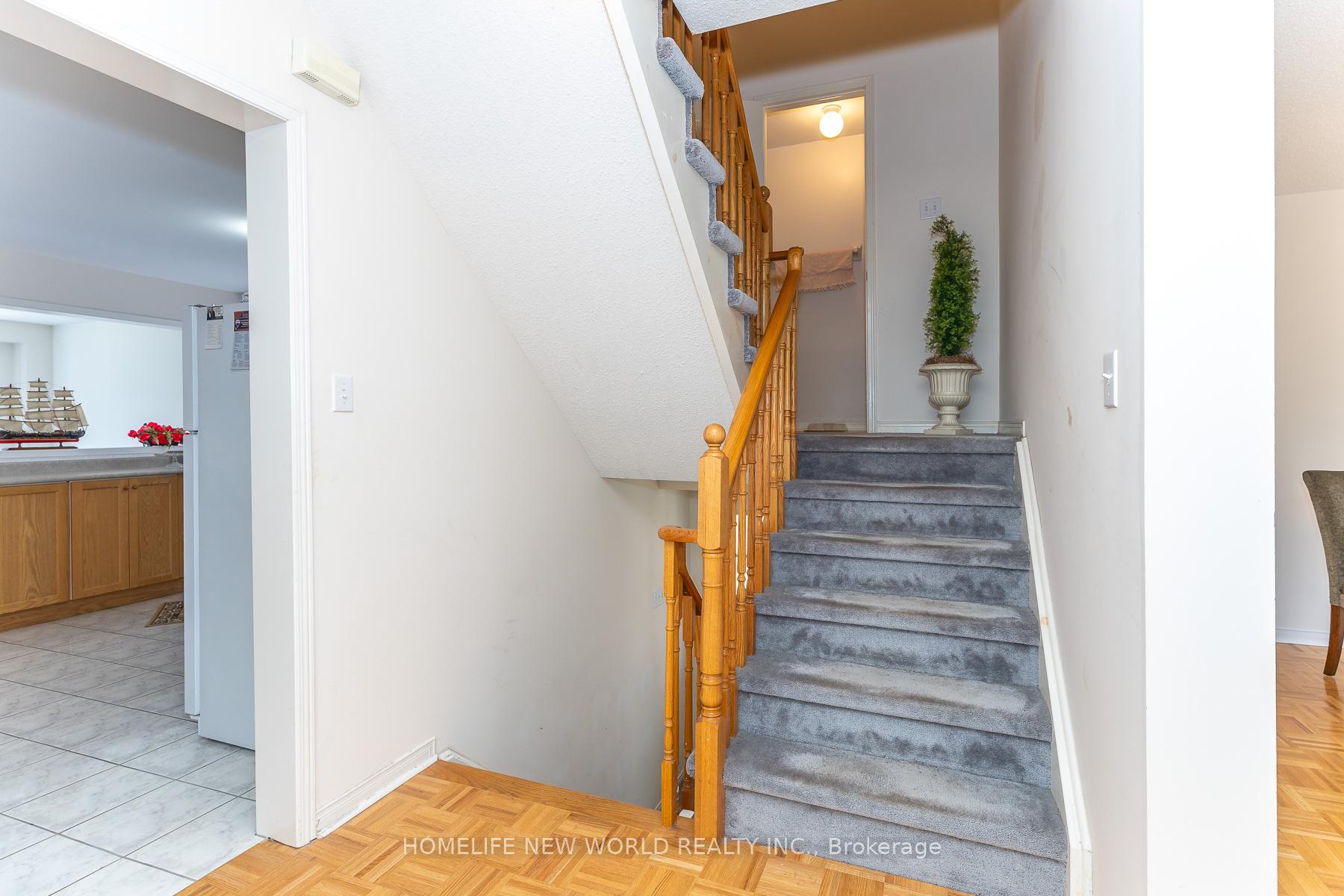 Photo 22 of 12 Touchstone Drive, North York, Brookhaven-Amesbury — HOMEH
