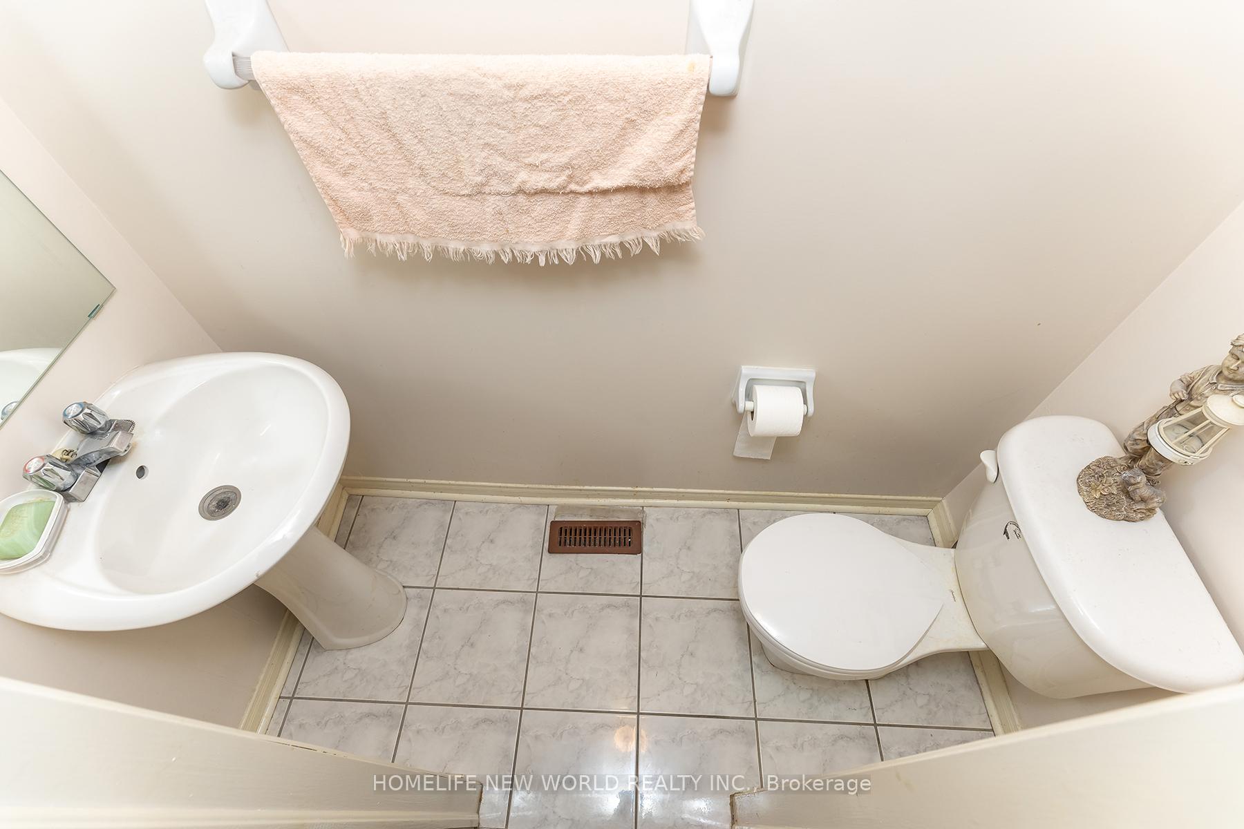 Photo 23 of 12 Touchstone Drive, North York, Brookhaven-Amesbury — HOMEH