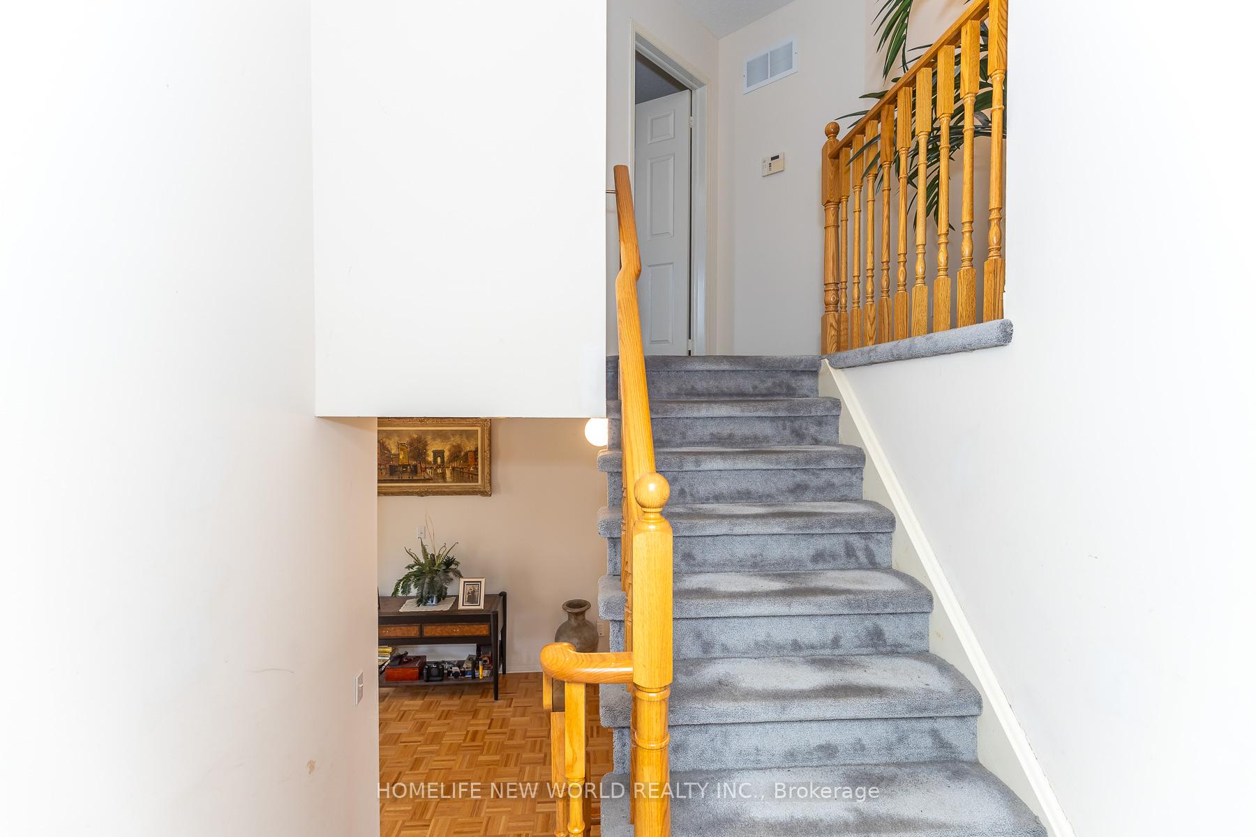 Photo 24 of 12 Touchstone Drive, North York, Brookhaven-Amesbury — HOMEH