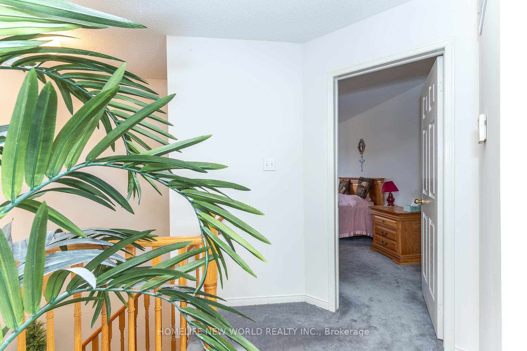 Photo 25 of 12 Touchstone Drive, North York, Brookhaven-Amesbury — HOMEH