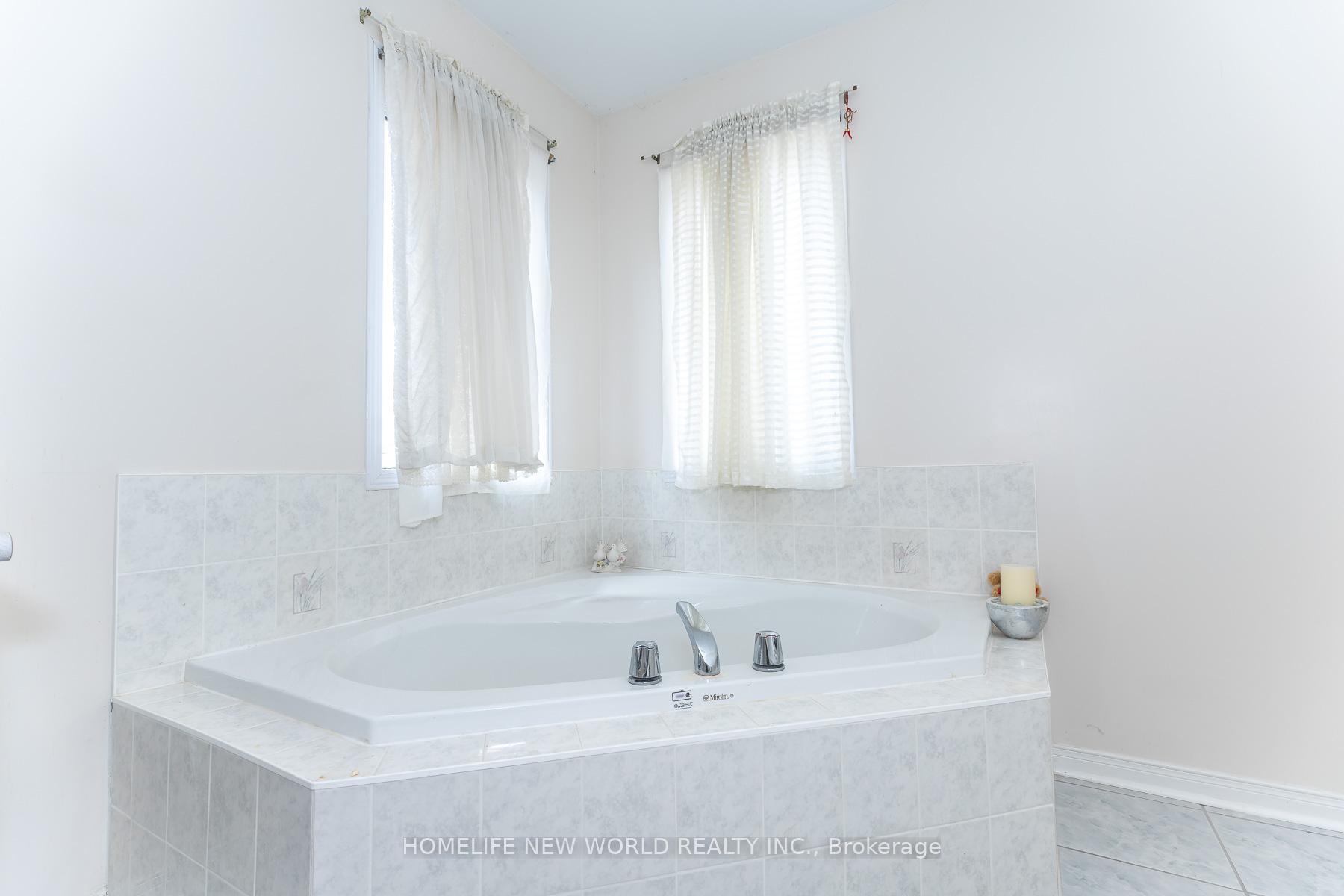 Photo 30 of 12 Touchstone Drive, North York, Brookhaven-Amesbury — HOMEH