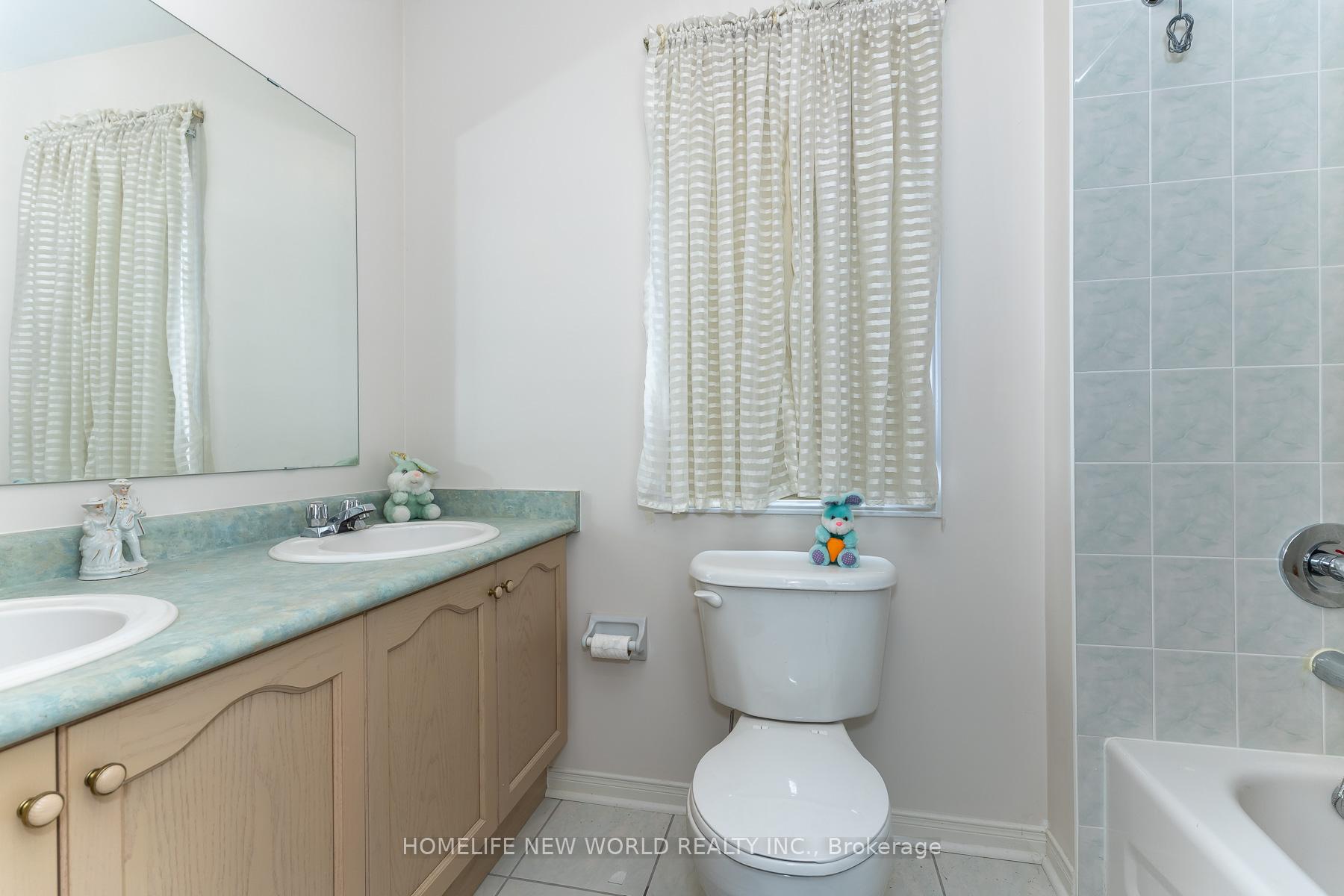 Photo 36 of 12 Touchstone Drive, North York, Brookhaven-Amesbury — HOMEH