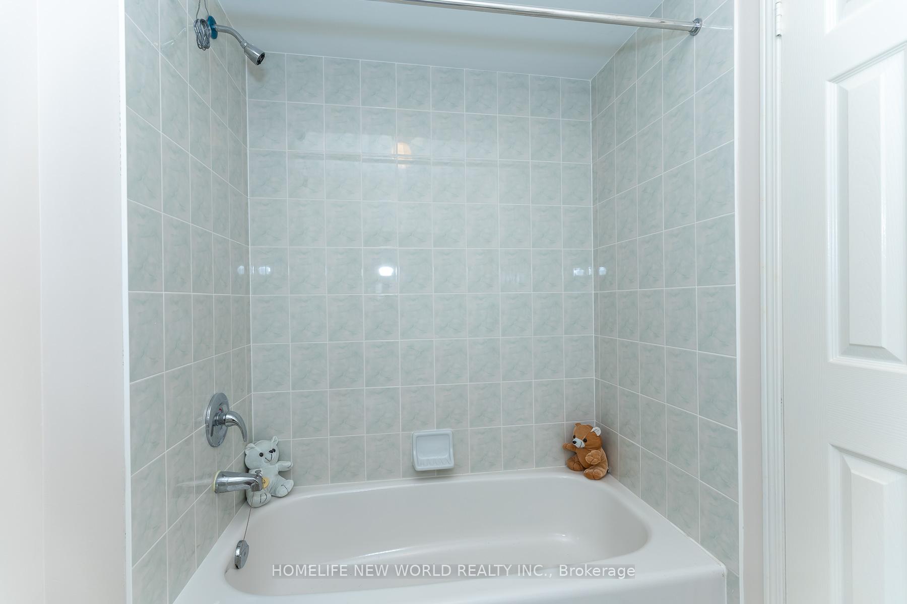 Photo 38 of 12 Touchstone Drive, North York, Brookhaven-Amesbury — HOMEH