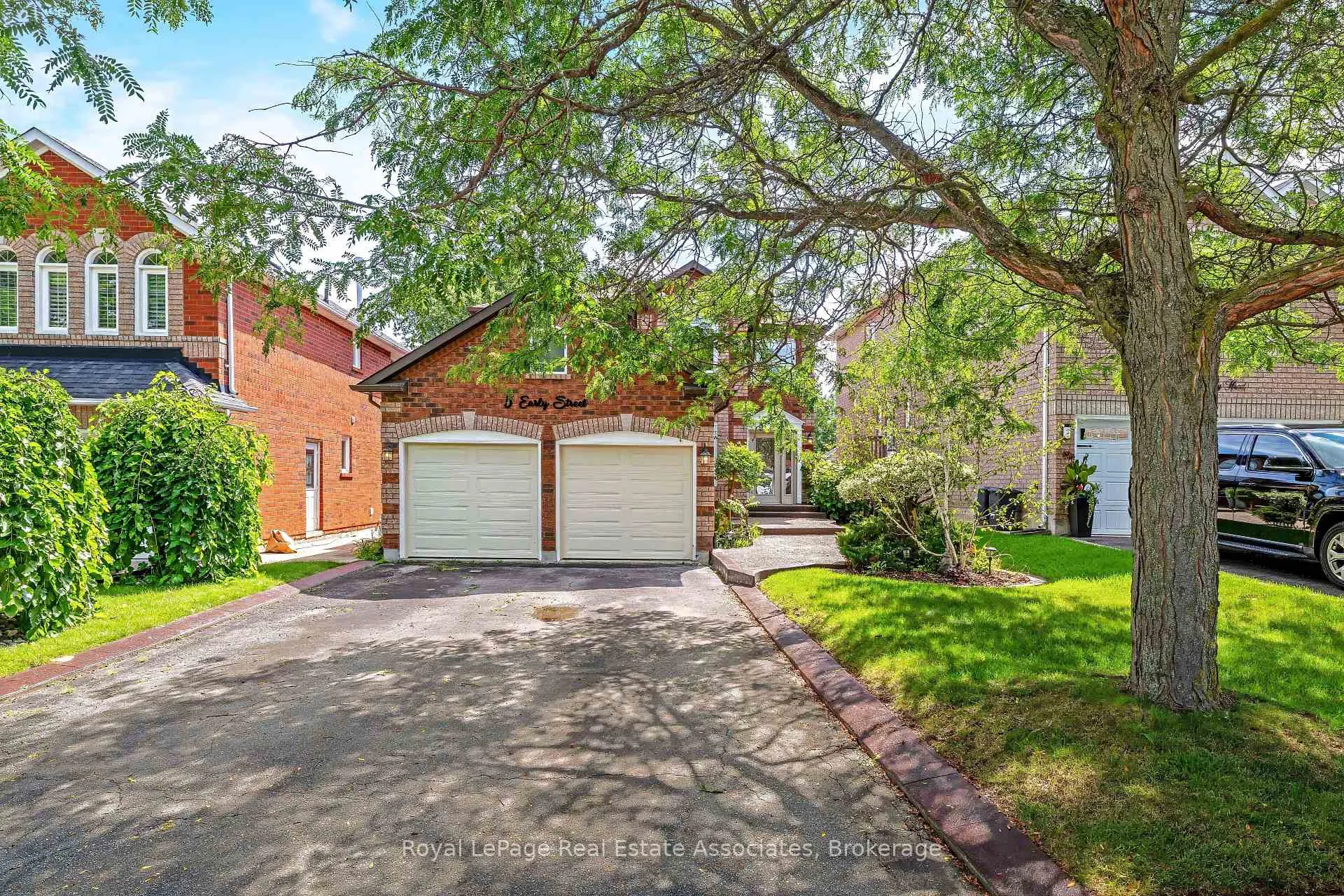 Photo 2 of 5 Early Street, Halton Hills, Georgetown — HOMEH