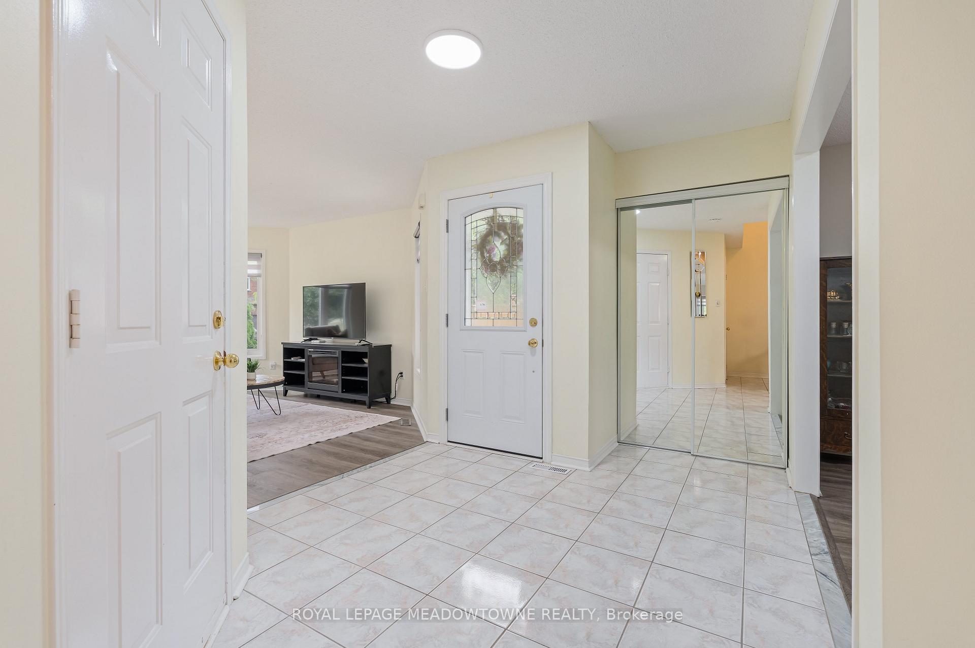 Photo 3 of 73 James Young Drive, Halton Hills, Georgetown — HOMEH