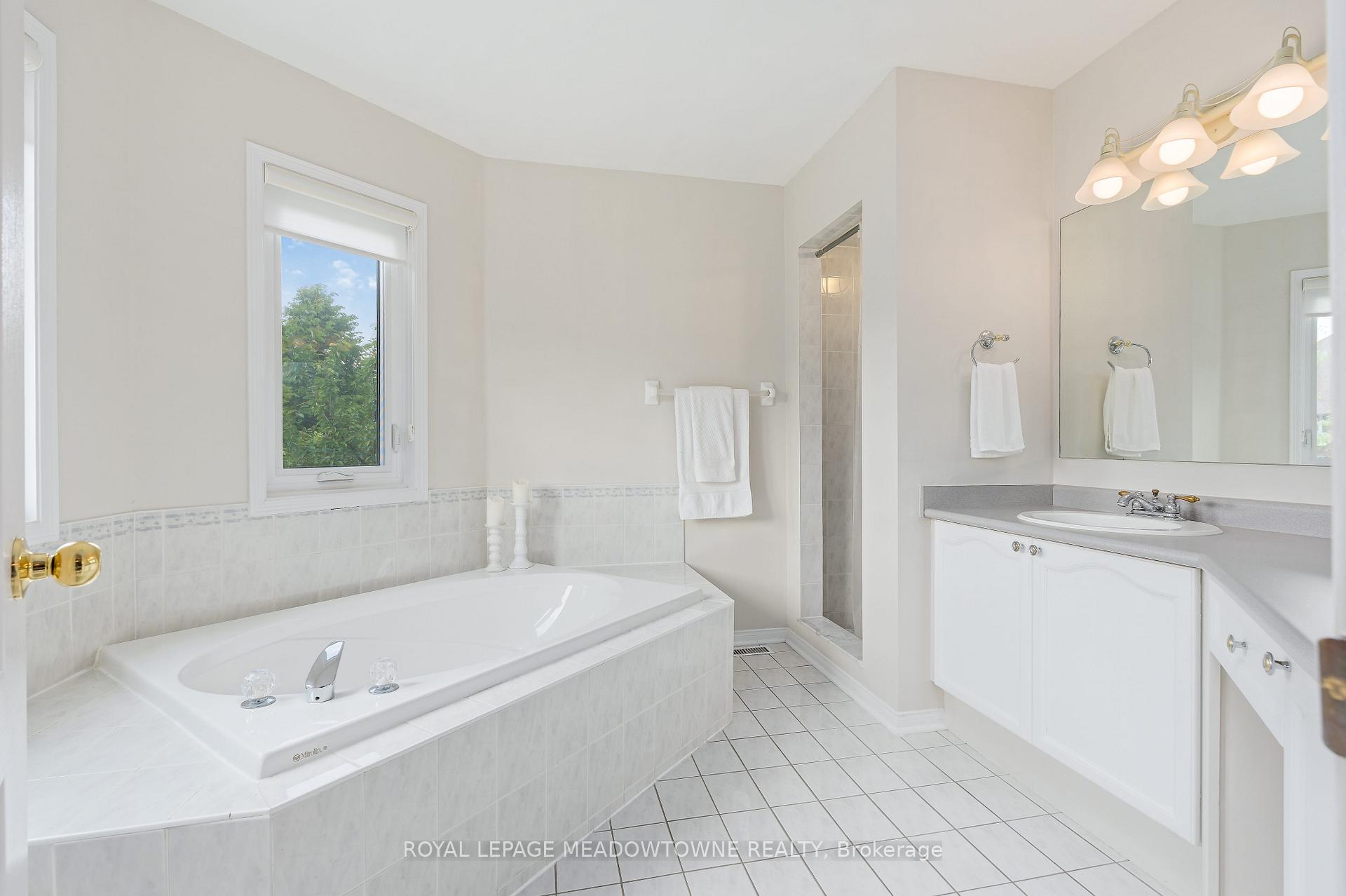 Photo 23 of 73 James Young Drive, Halton Hills, Georgetown — HOMEH