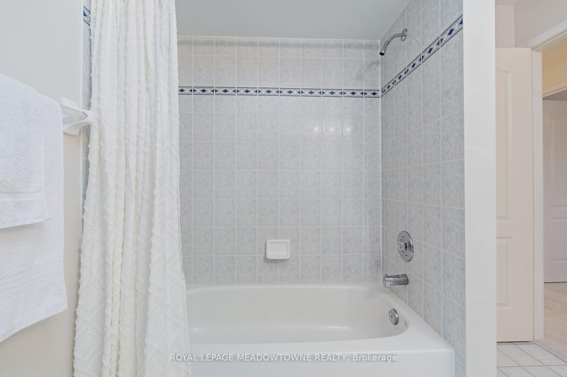 Photo 28 of 73 James Young Drive, Halton Hills, Georgetown — HOMEH