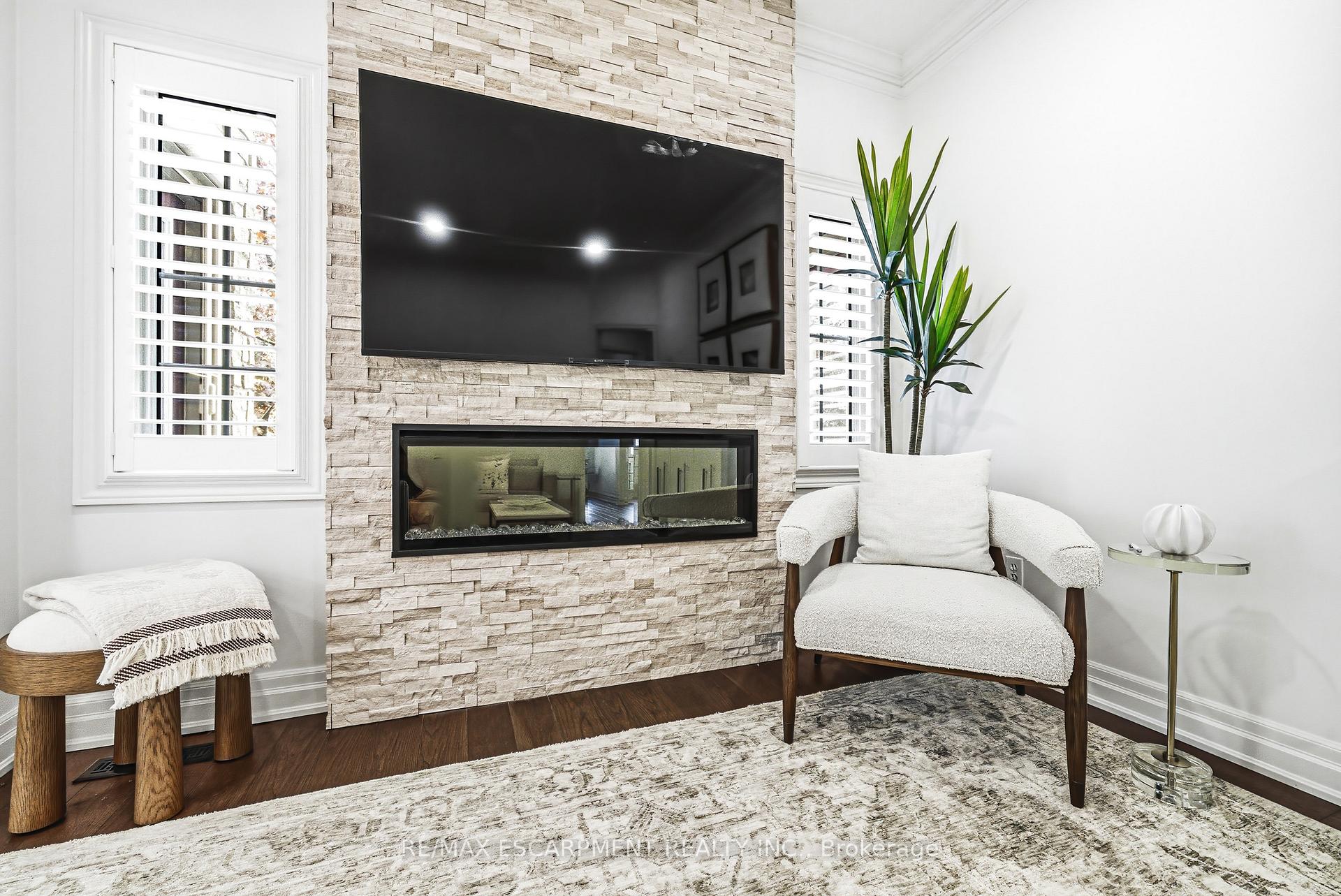 Photo 10 of Unit 19, 4211 Millcroft Park Drive, Burlington, Rose — HOMEH