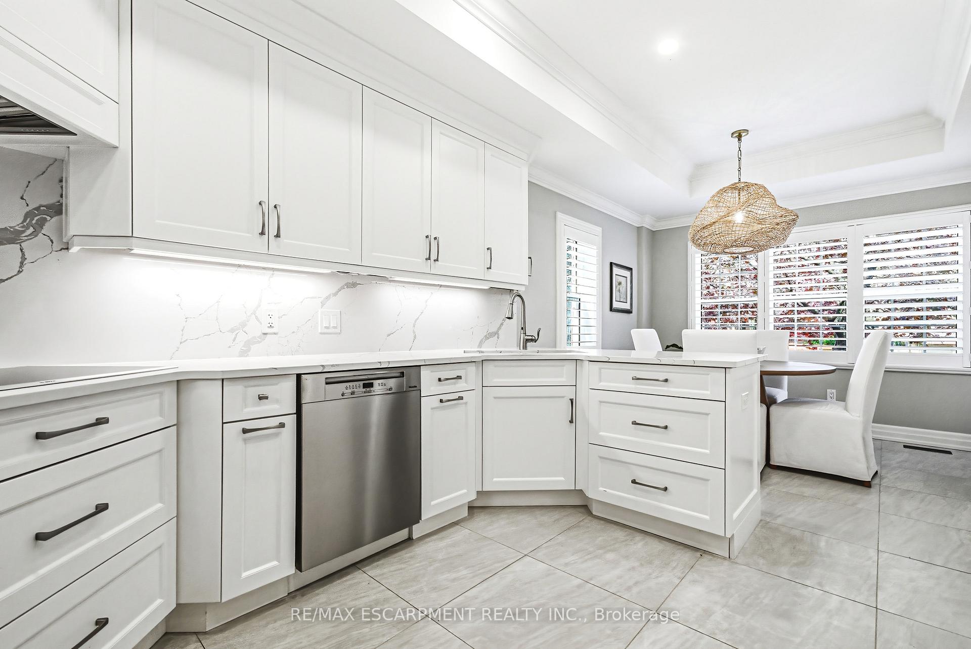 Photo 13 of Unit 19, 4211 Millcroft Park Drive, Burlington, Rose — HOMEH