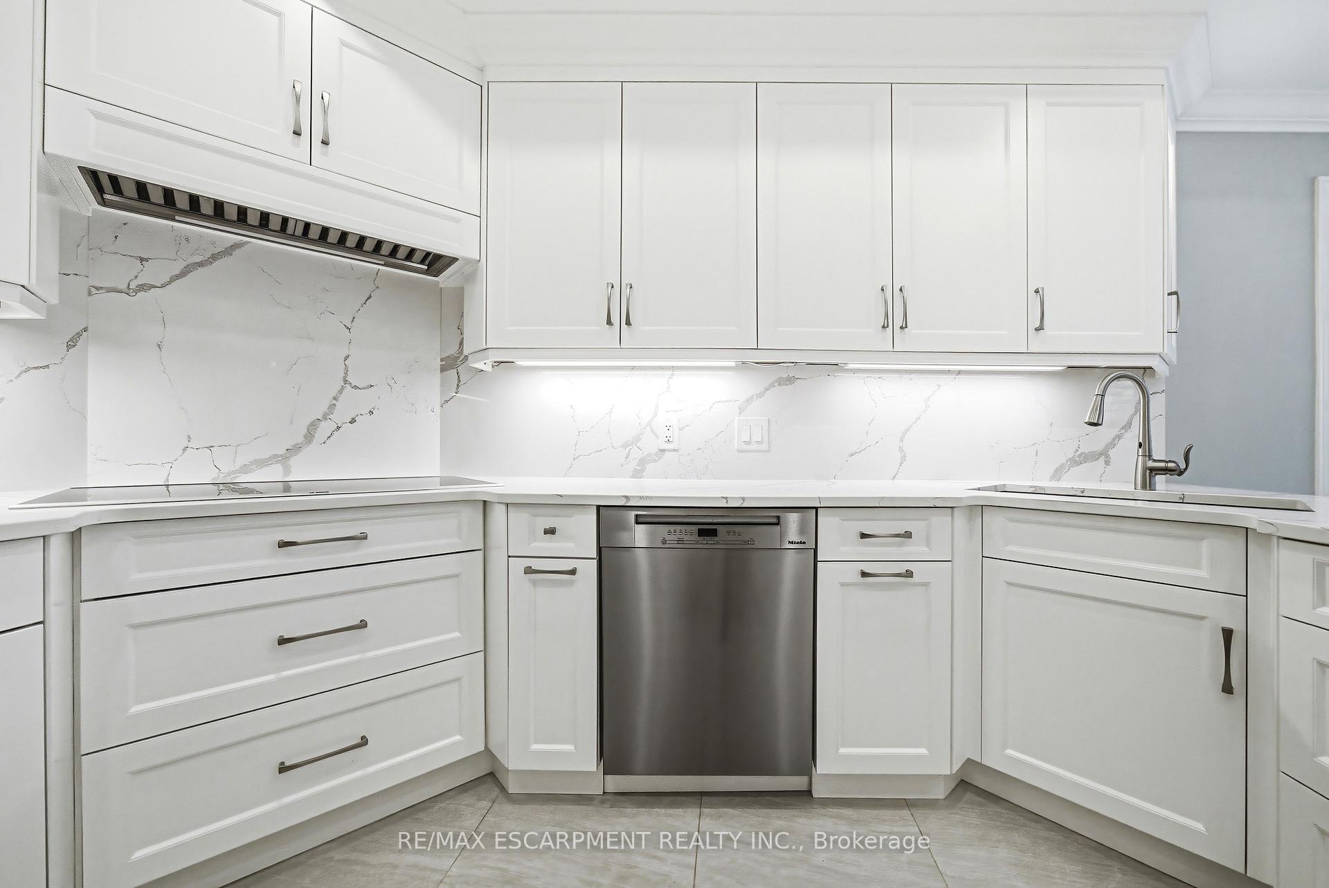 Photo 14 of Unit 19, 4211 Millcroft Park Drive, Burlington, Rose — HOMEH