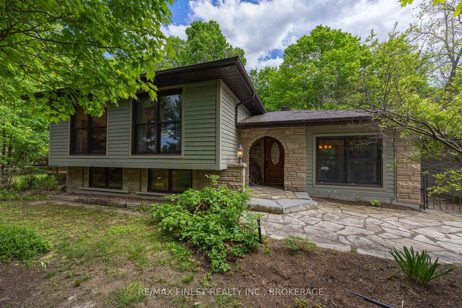Photo 1 of 1465 Middle Road, Kingston, Kingston East (Incl CFB Kingston) — HOMEH
