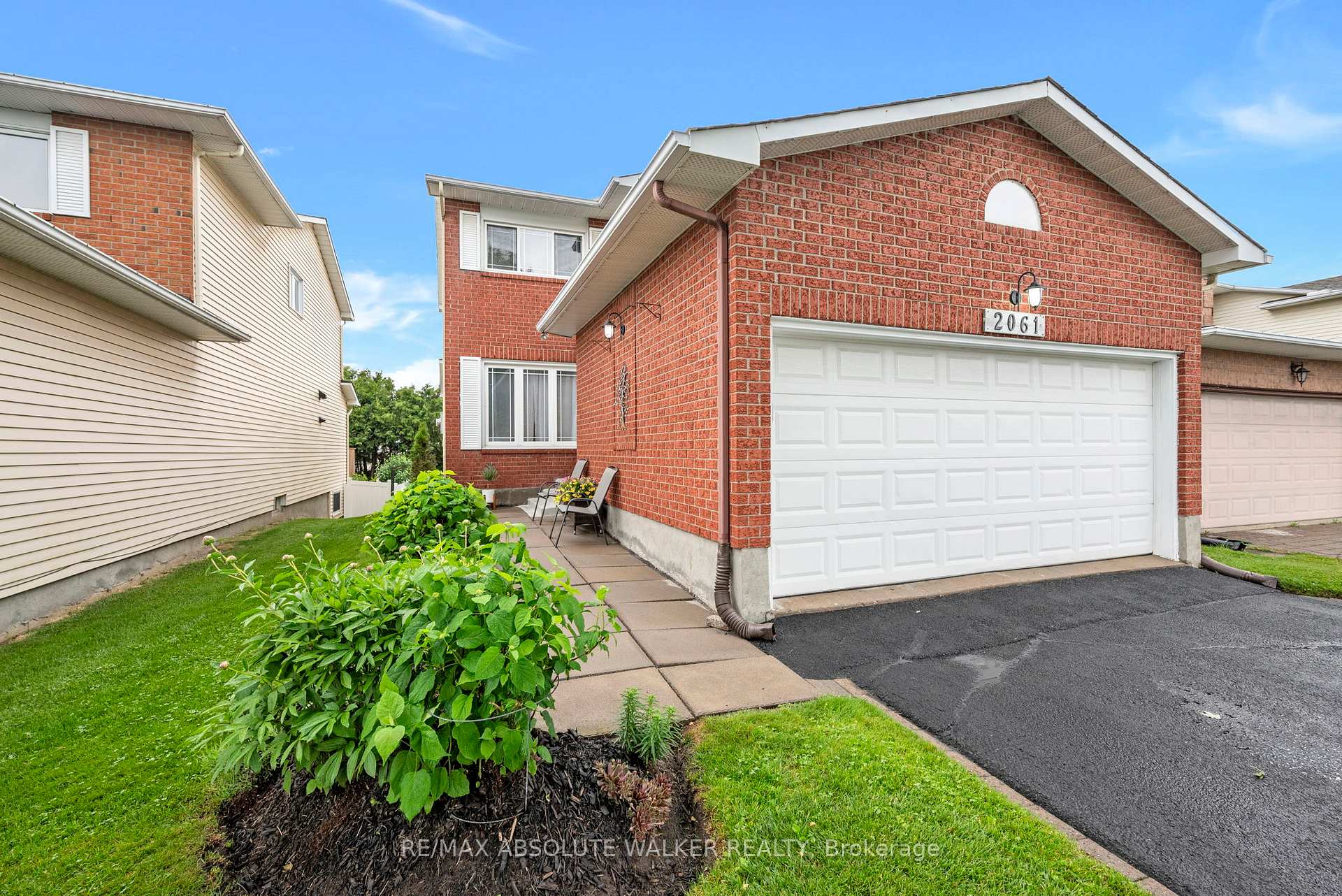 Photo 2 of 2061 Legrand Crescent, Ottawa, Queenswood Heights South — HOMEH