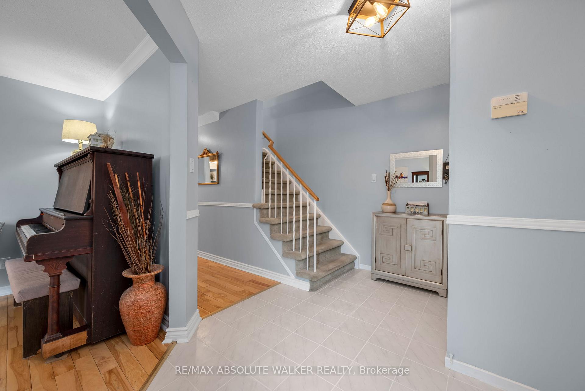 Photo 4 of 2061 Legrand Crescent, Ottawa, Queenswood Heights South — HOMEH