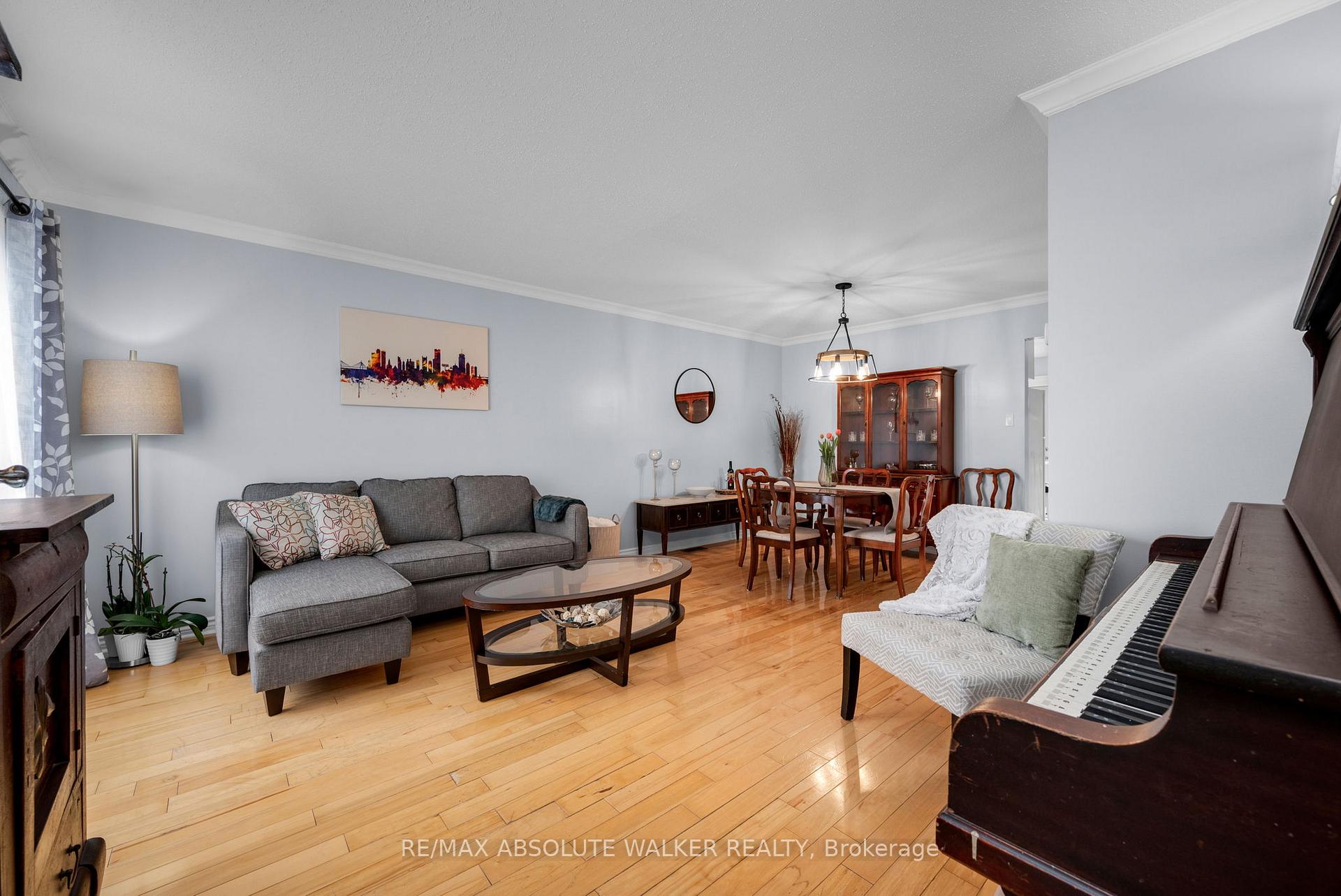 Photo 5 of 2061 Legrand Crescent, Ottawa, Queenswood Heights South — HOMEH