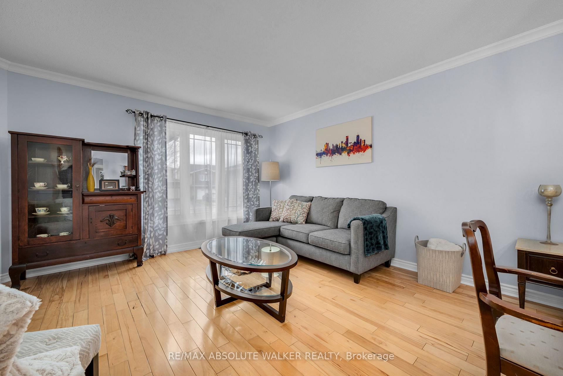 Photo 7 of 2061 Legrand Crescent, Ottawa, Queenswood Heights South — HOMEH