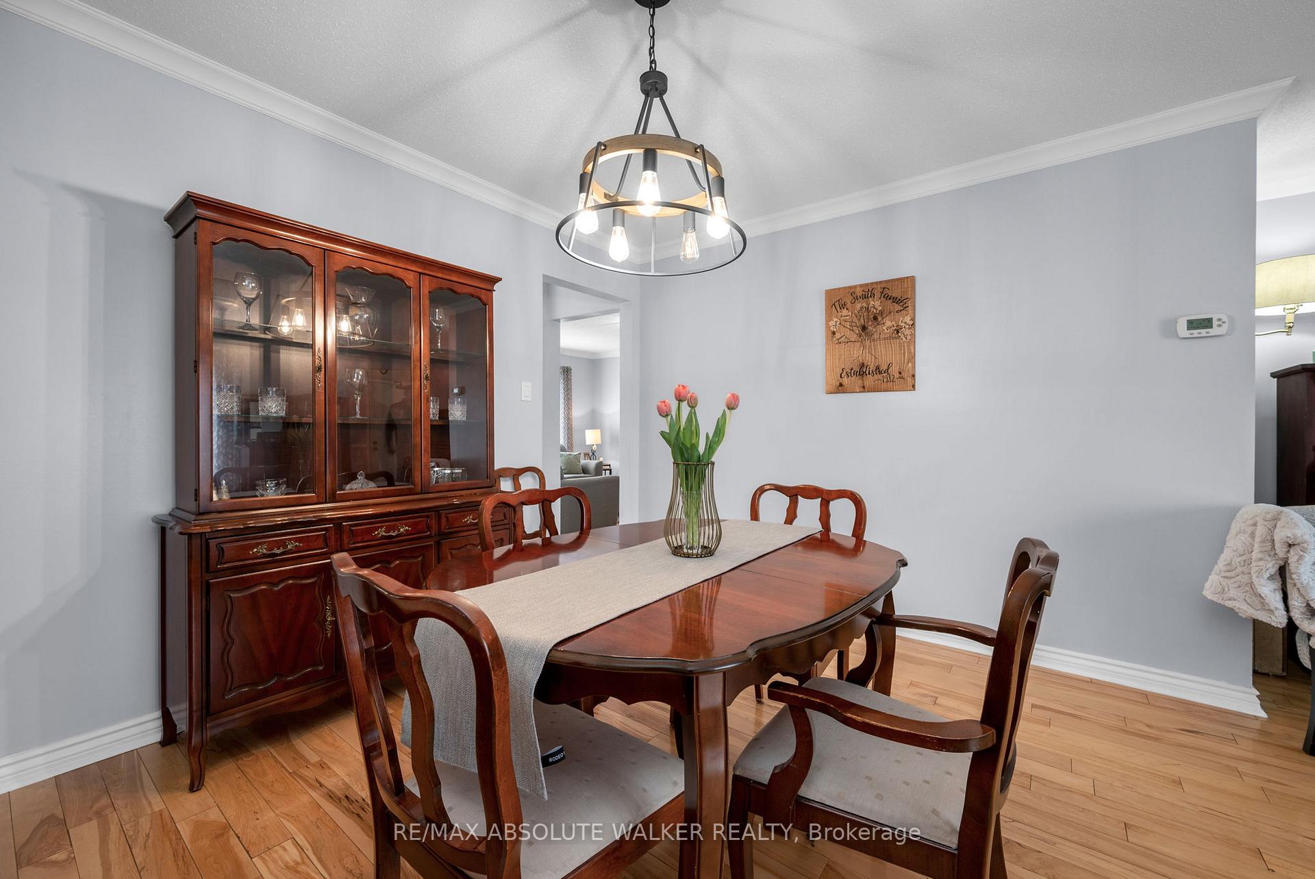Photo 9 of 2061 Legrand Crescent, Ottawa, Queenswood Heights South — HOMEH