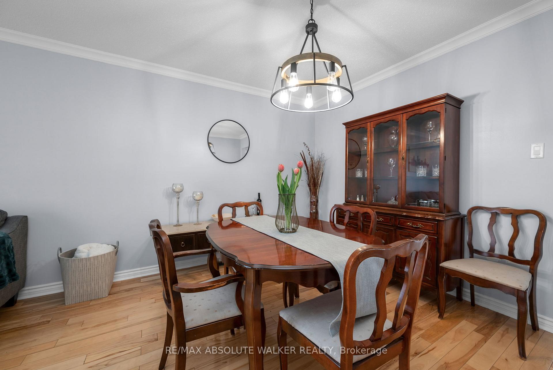 Photo 10 of 2061 Legrand Crescent, Ottawa, Queenswood Heights South — HOMEH