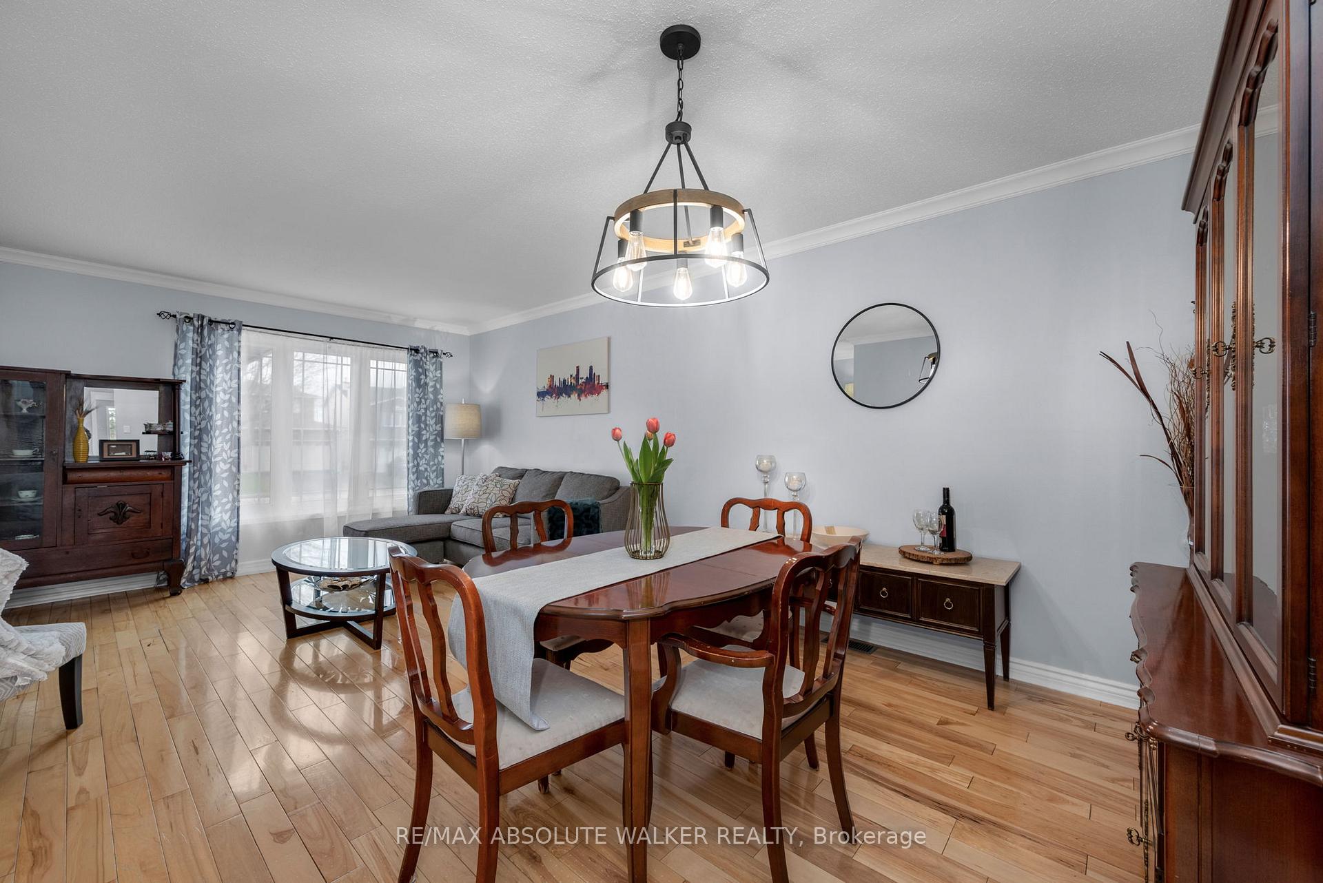 Photo 11 of 2061 Legrand Crescent, Ottawa, Queenswood Heights South — HOMEH