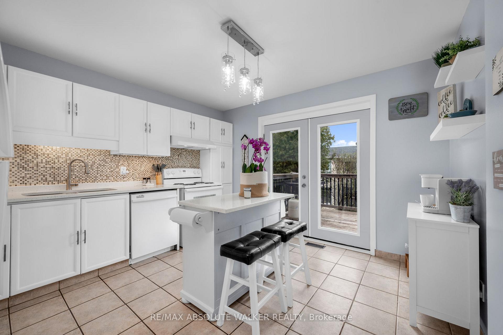 Photo 12 of 2061 Legrand Crescent, Ottawa, Queenswood Heights South — HOMEH