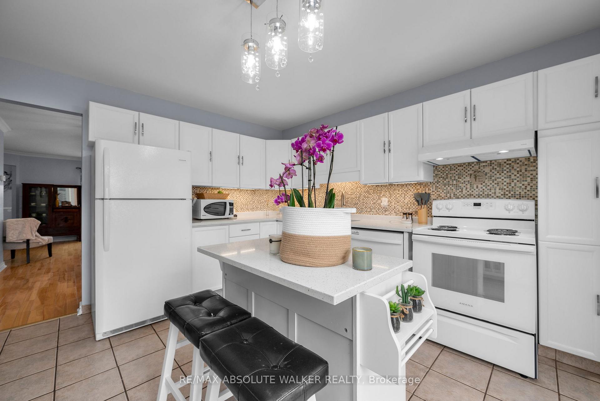 Photo 14 of 2061 Legrand Crescent, Ottawa, Queenswood Heights South — HOMEH