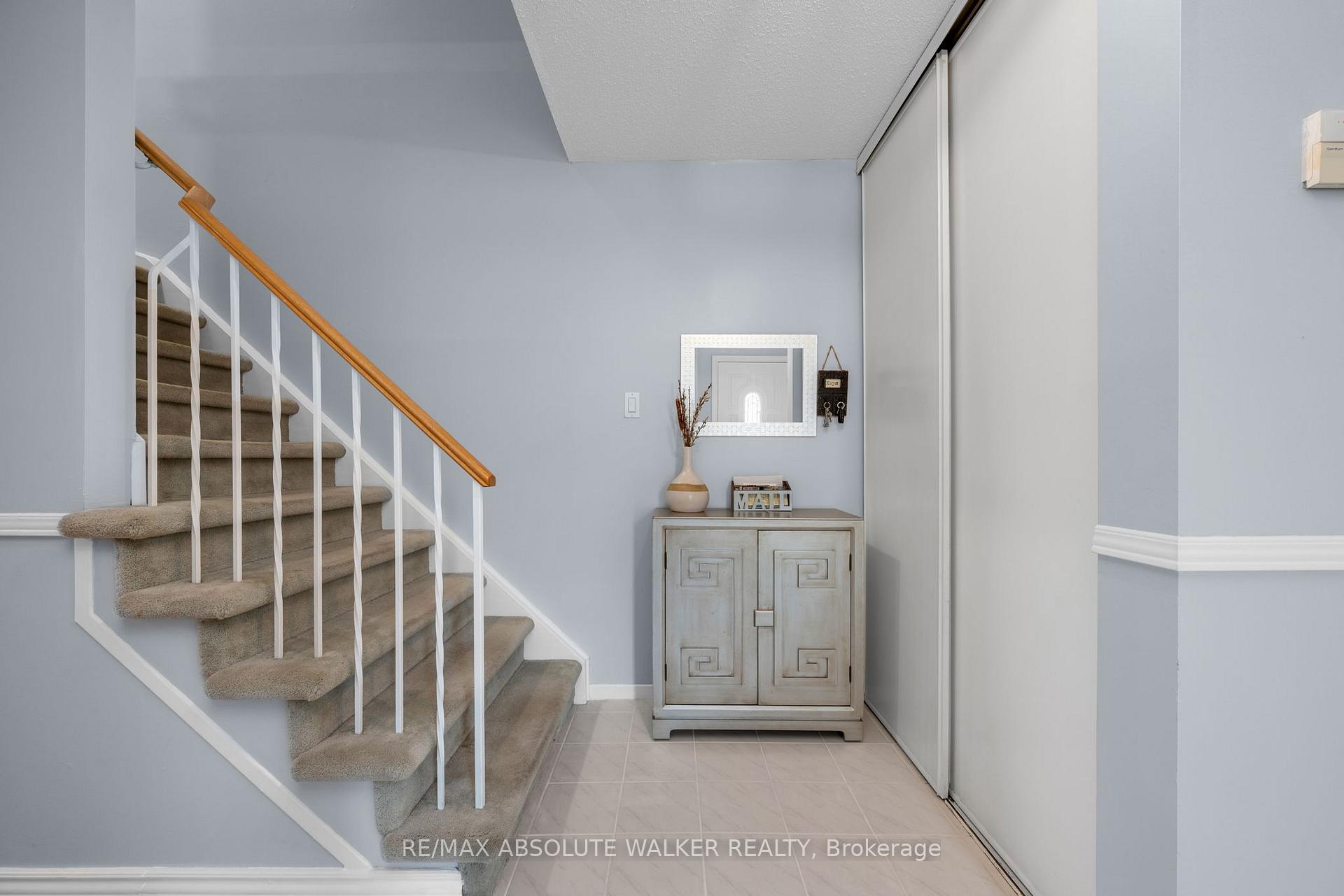 Photo 21 of 2061 Legrand Crescent, Ottawa, Queenswood Heights South — HOMEH