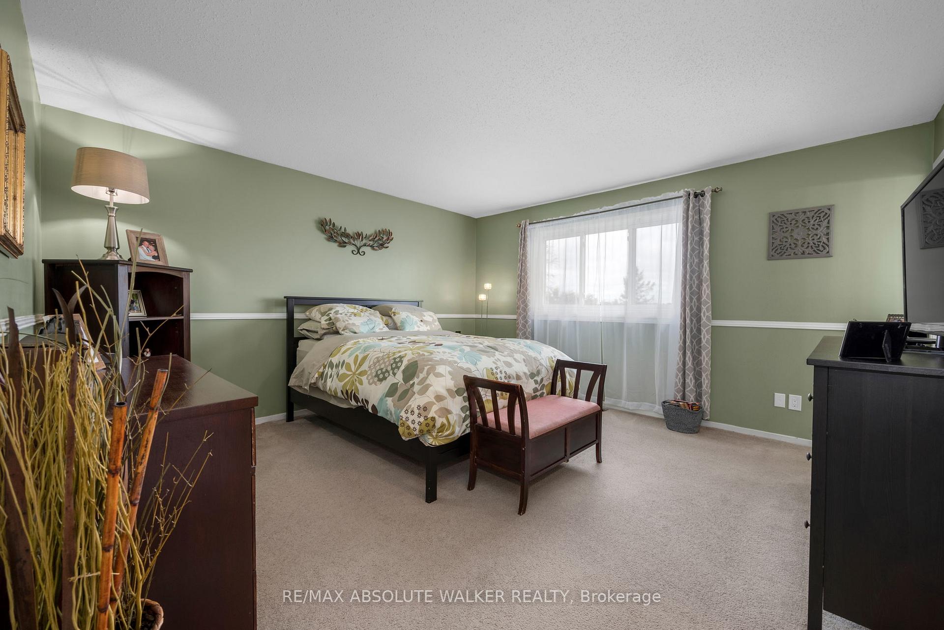 Photo 23 of 2061 Legrand Crescent, Ottawa, Queenswood Heights South — HOMEH