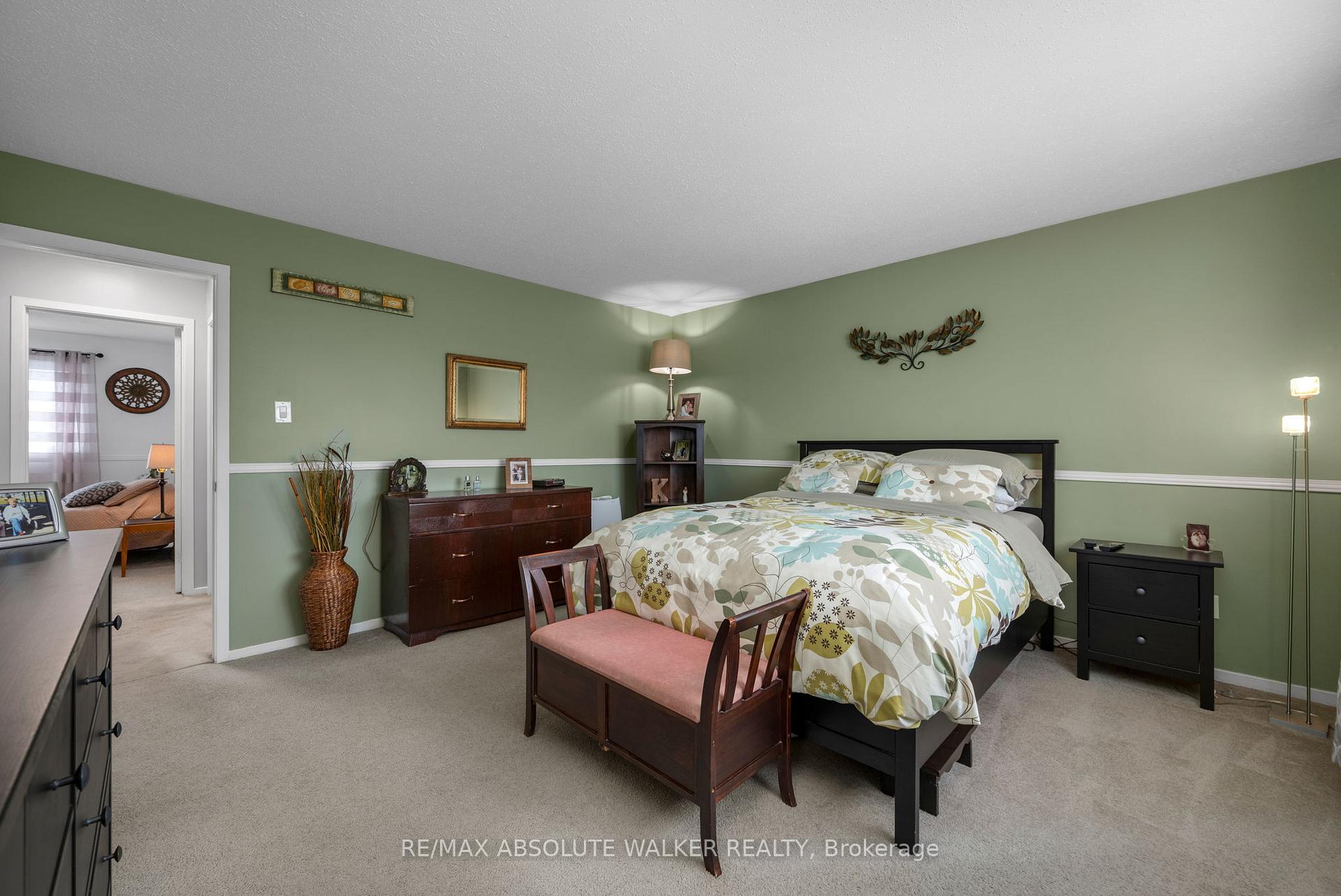 Photo 24 of 2061 Legrand Crescent, Ottawa, Queenswood Heights South — HOMEH