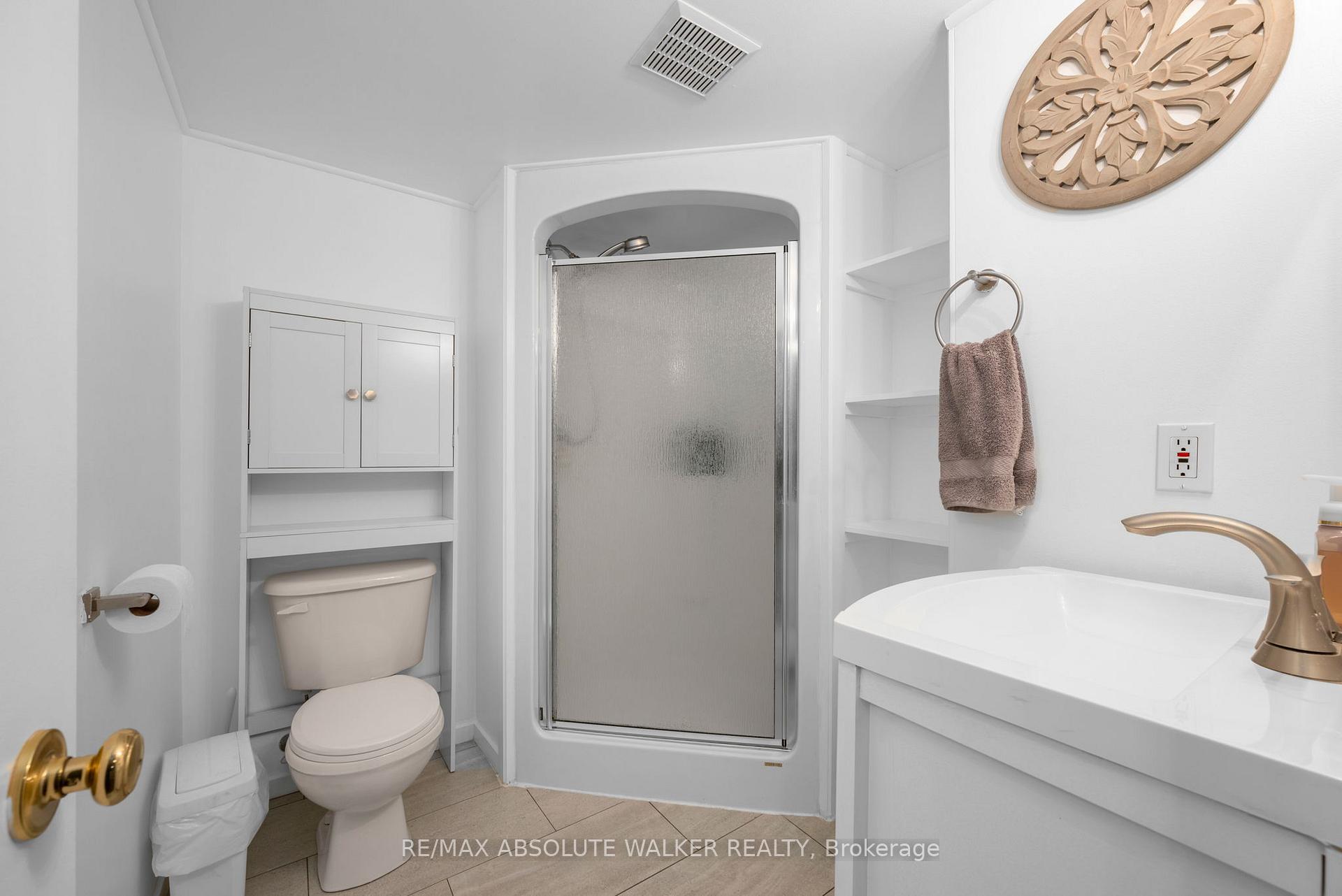 Photo 34 of 2061 Legrand Crescent, Ottawa, Queenswood Heights South — HOMEH