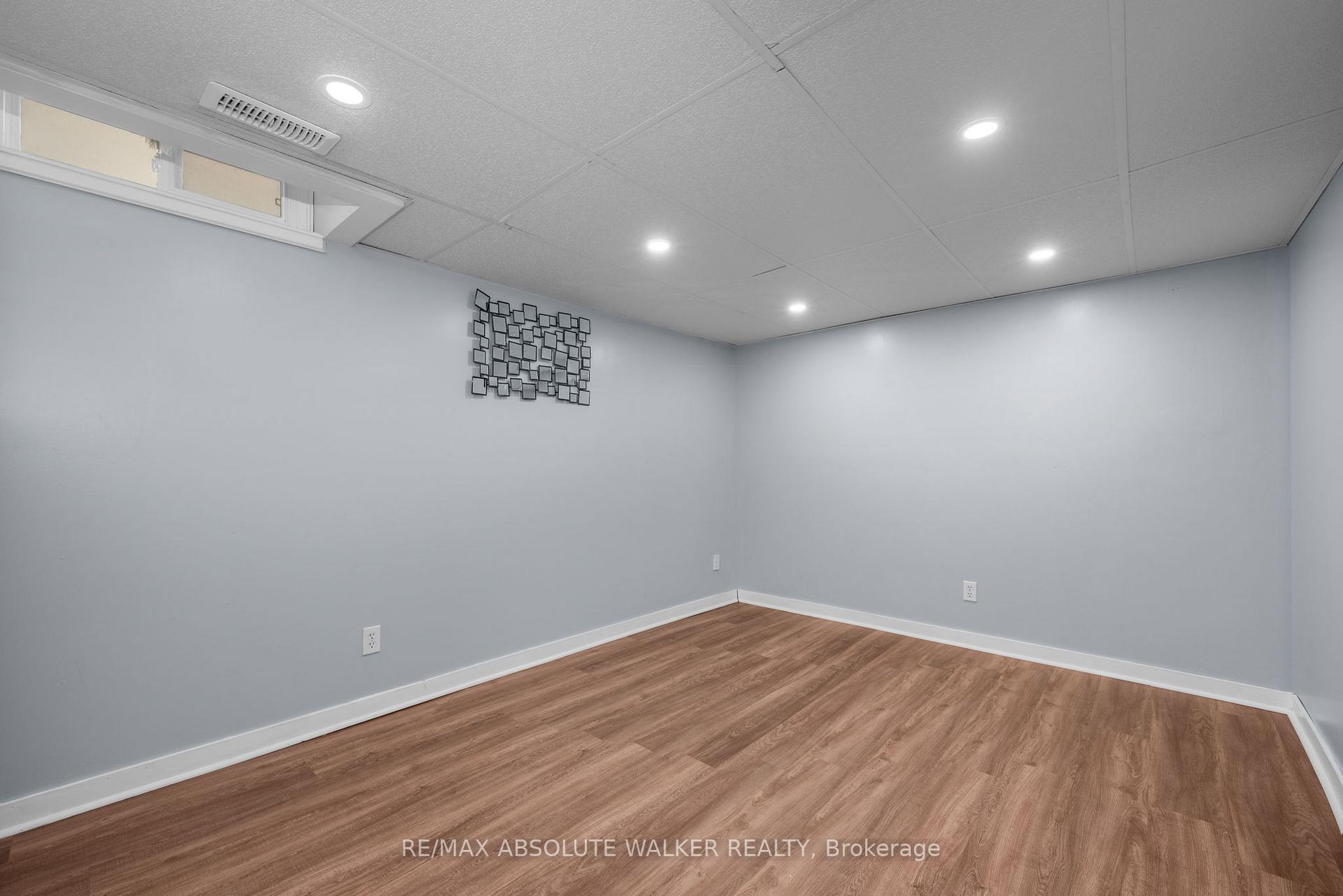 Photo 35 of 2061 Legrand Crescent, Ottawa, Queenswood Heights South — HOMEH