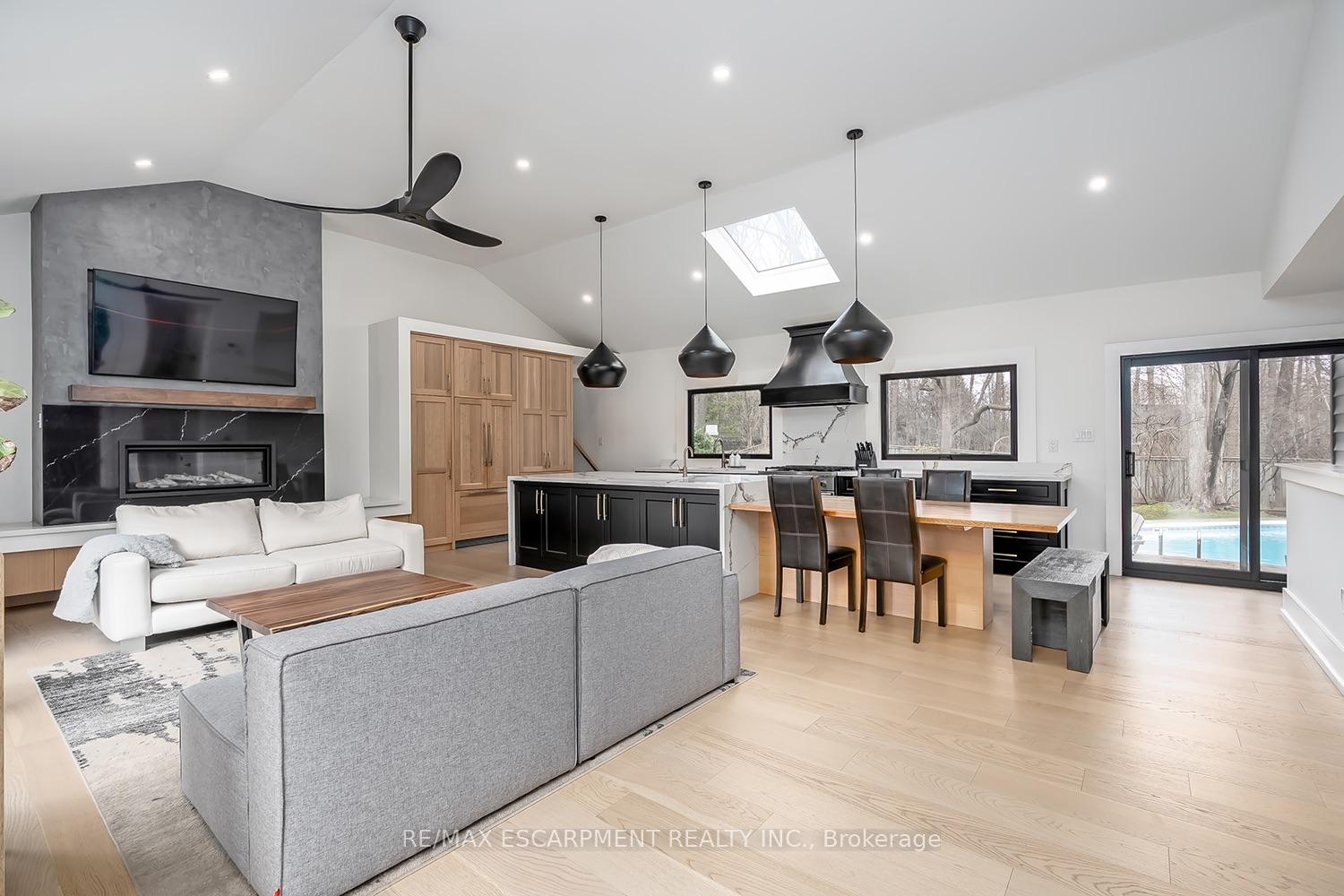 Photo 7 of 327 Goodram Drive, Burlington, Shoreacres — HOMEH