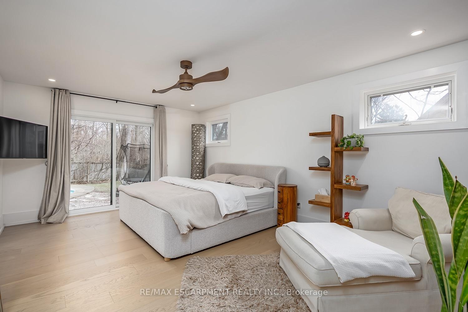 Photo 20 of 327 Goodram Drive, Burlington, Shoreacres — HOMEH