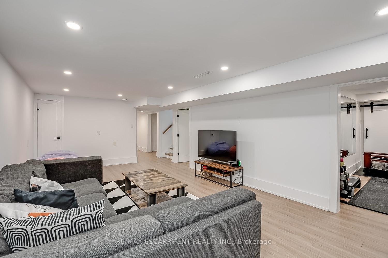 Photo 33 of 327 Goodram Drive, Burlington, Shoreacres — HOMEH