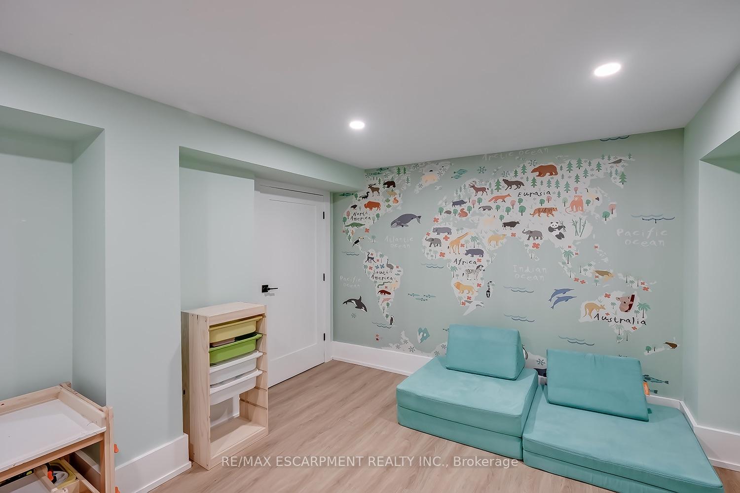 Photo 36 of 327 Goodram Drive, Burlington, Shoreacres — HOMEH