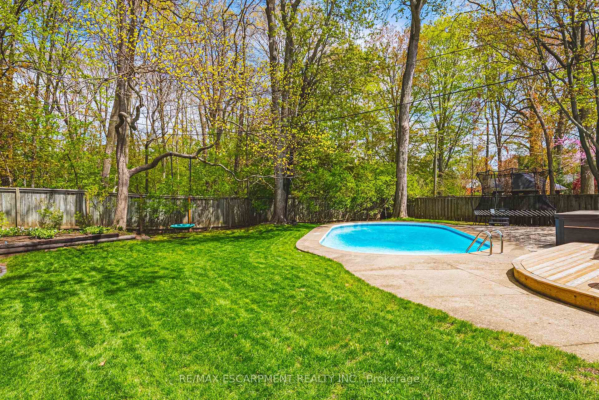 Photo 43 of 327 Goodram Drive, Burlington, Shoreacres — HOMEH