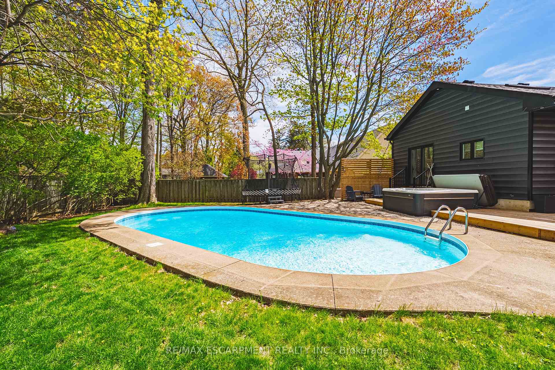 Photo 45 of 327 Goodram Drive, Burlington, Shoreacres — HOMEH