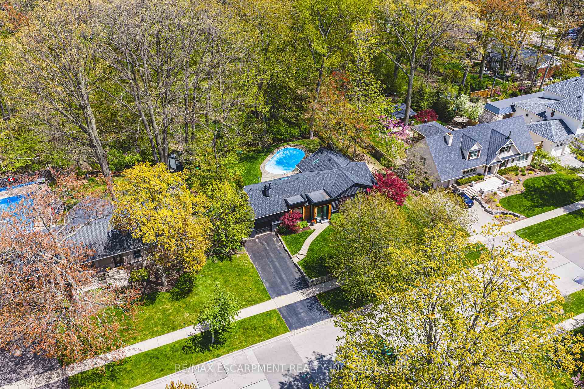 Photo 49 of 327 Goodram Drive, Burlington, Shoreacres — HOMEH
