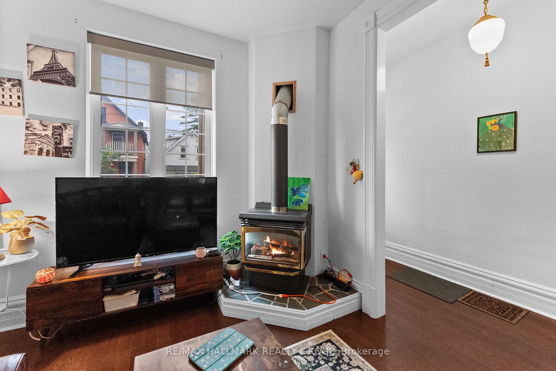 Photo 5 of 157 St Andrew Street, Ottawa, Lower Town/Byward Market — HOMEH