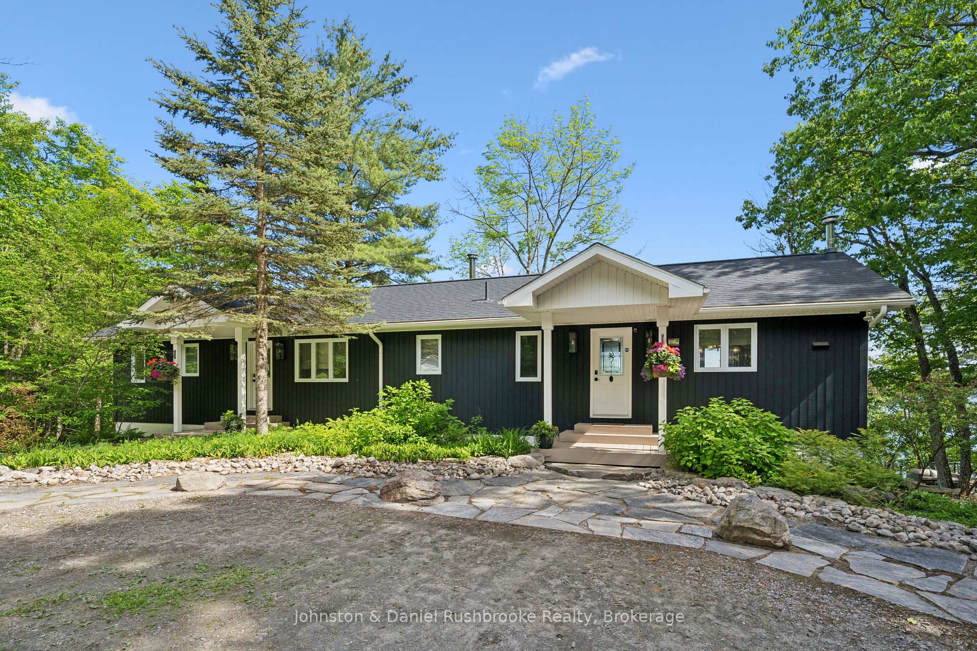 Photo 5 of 26 King Street, Seguin — HOMEH