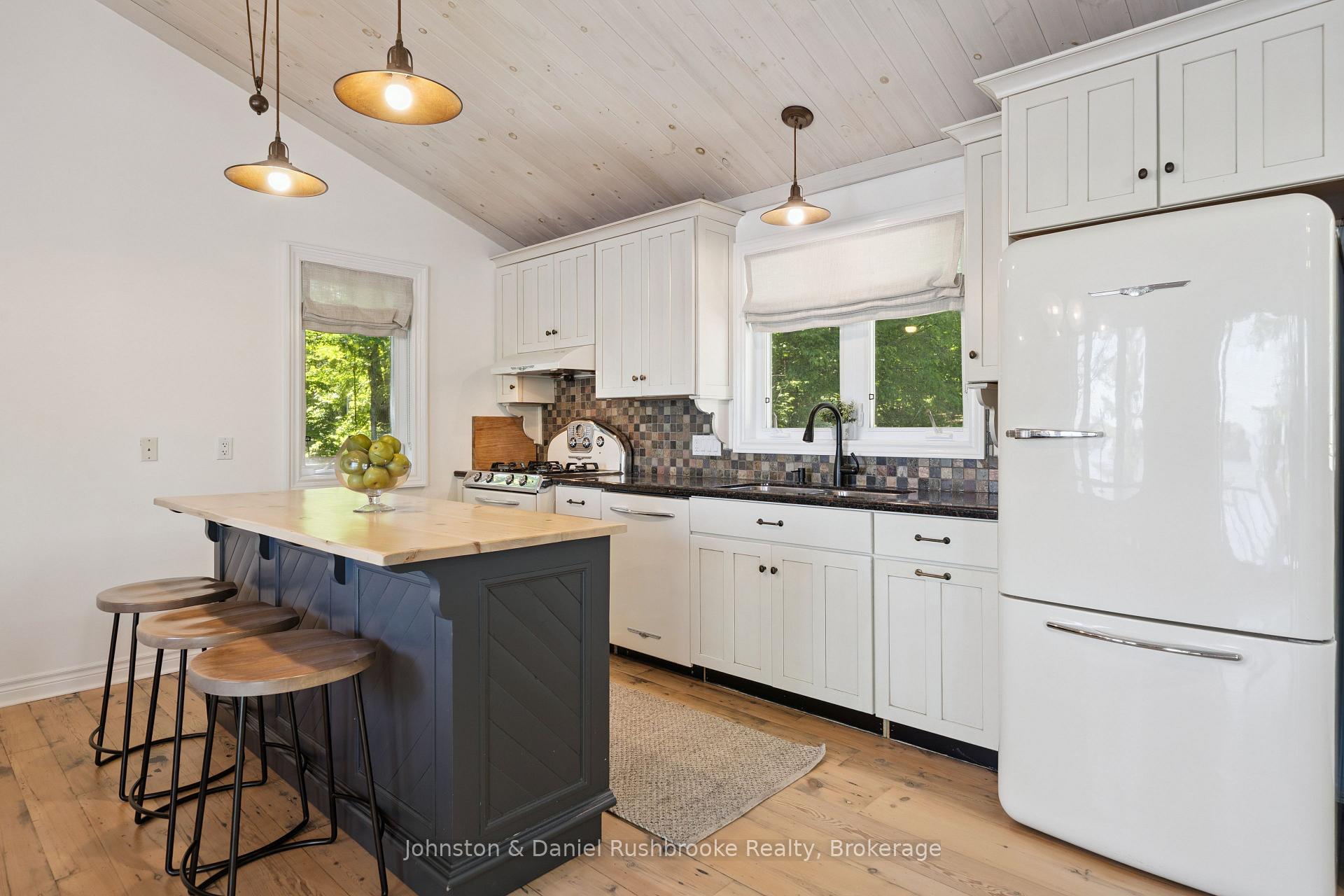 Photo 10 of 26 King Street, Seguin — HOMEH