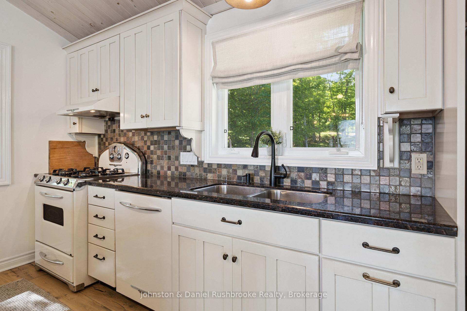 Photo 11 of 26 King Street, Seguin — HOMEH