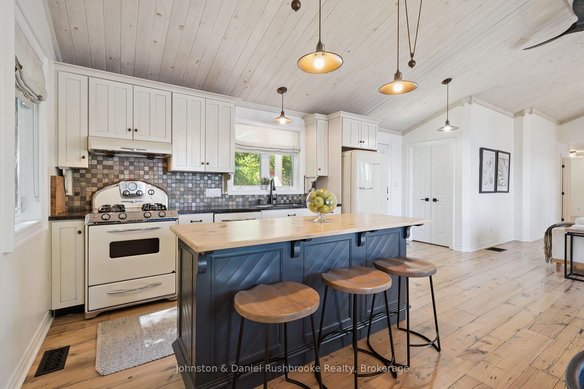 Photo 12 of 26 King Street, Seguin — HOMEH
