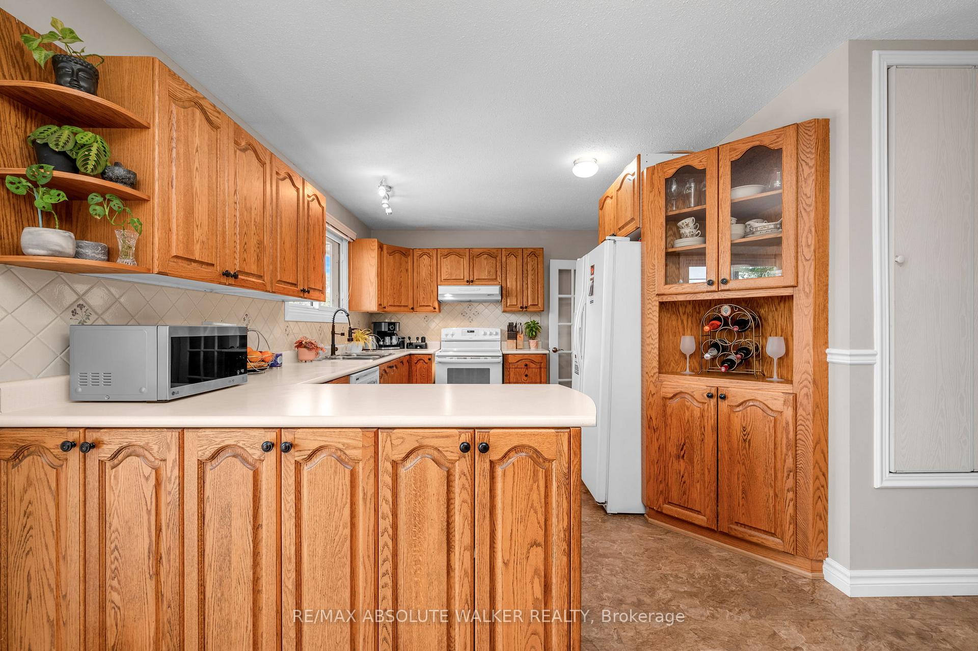 Photo 2 of 337 Roxdale Avenue, Ottawa, Bilberry Creek/Queenswood Heights — HOMEH
