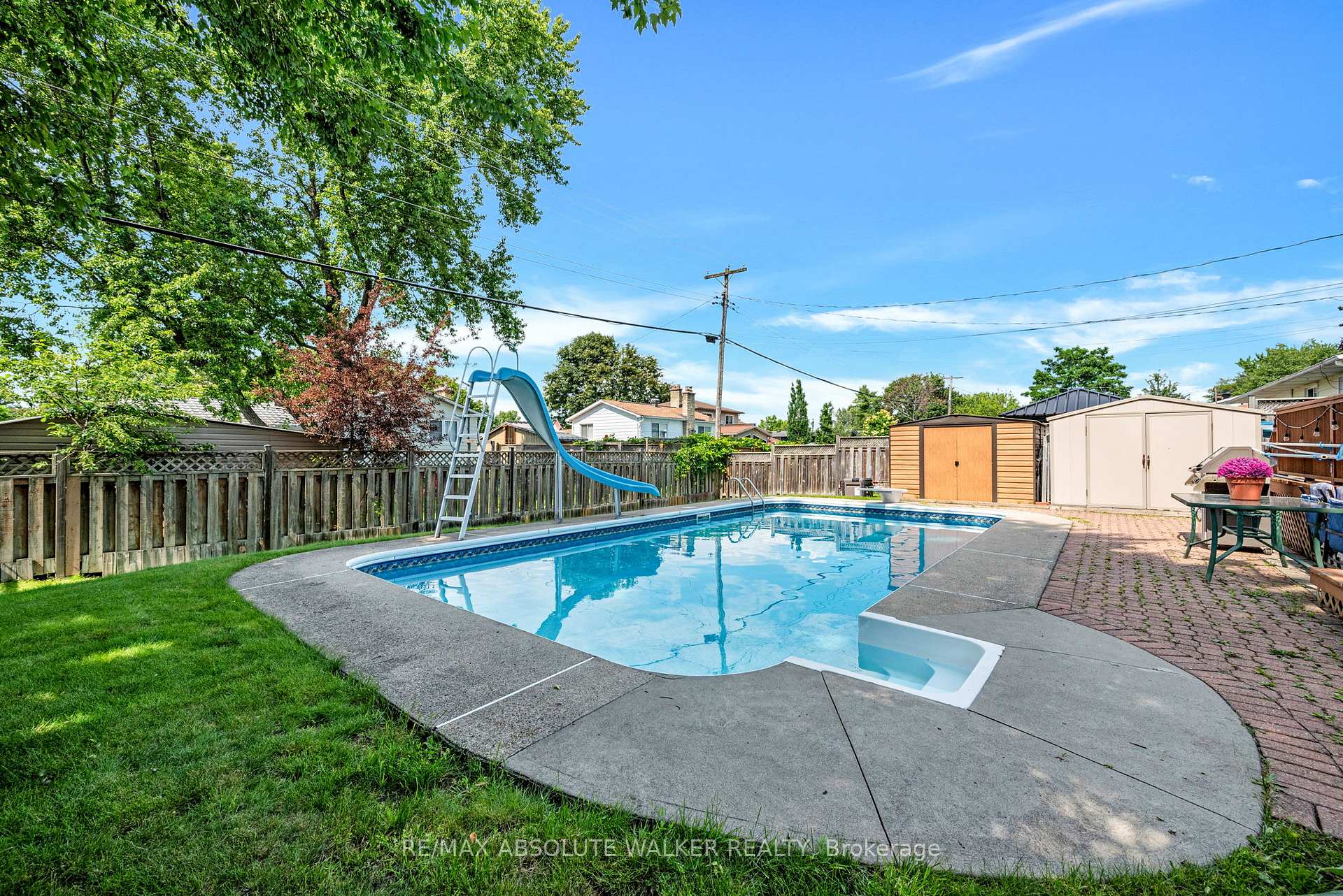 Photo 5 of 337 Roxdale Avenue, Ottawa, Bilberry Creek/Queenswood Heights — HOMEH