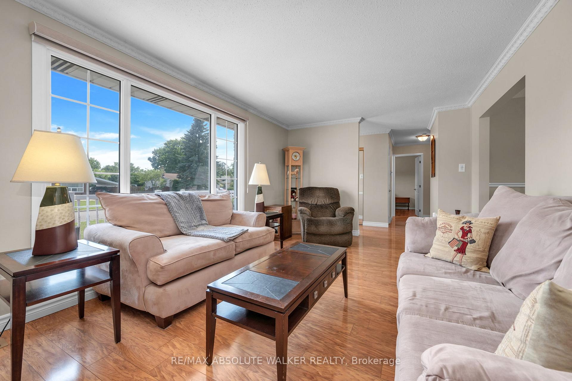 Photo 12 of 337 Roxdale Avenue, Ottawa, Bilberry Creek/Queenswood Heights — HOMEH